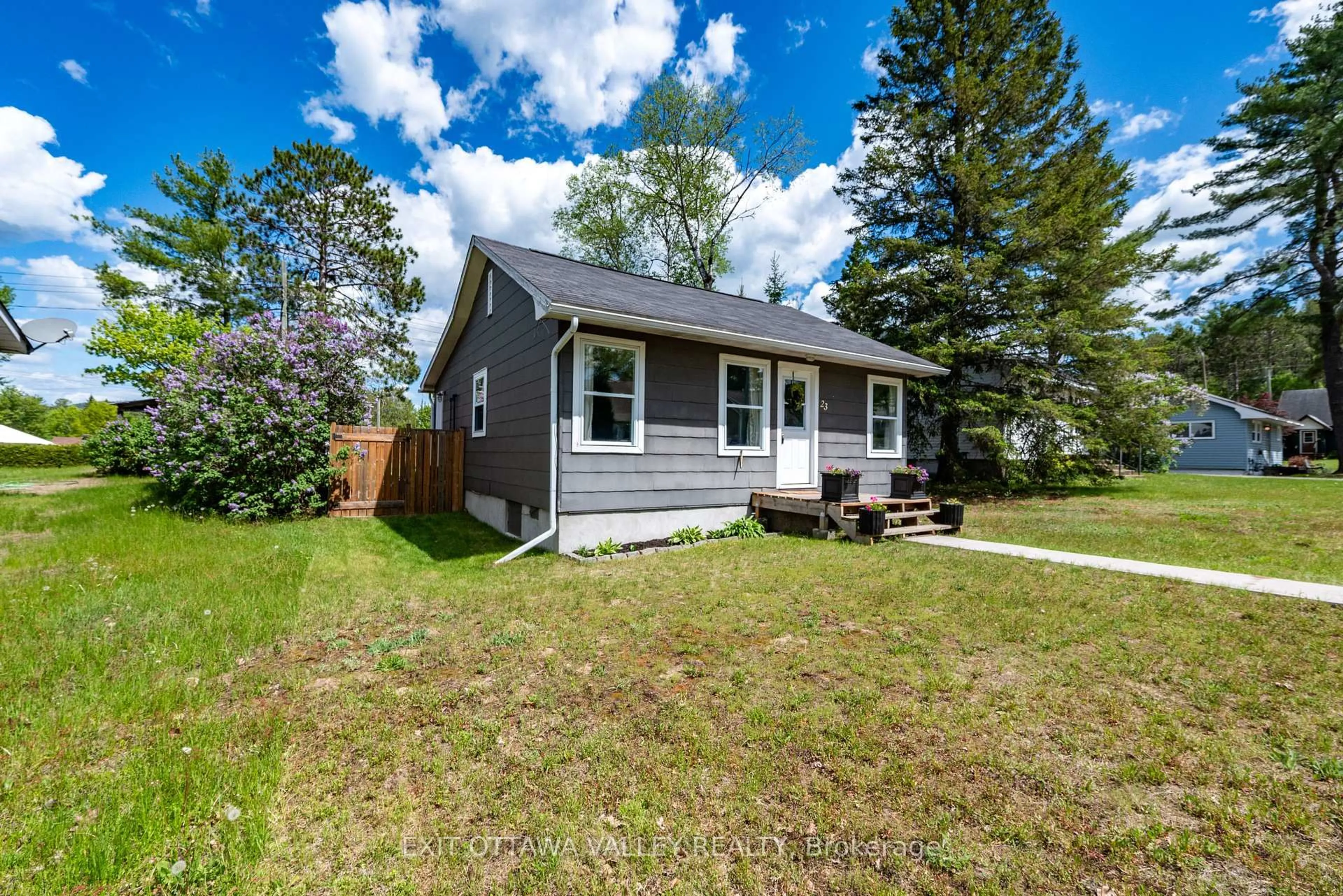 Home with vinyl exterior material, street for 23 Summit St, Deep River Ontario K0J 1P0