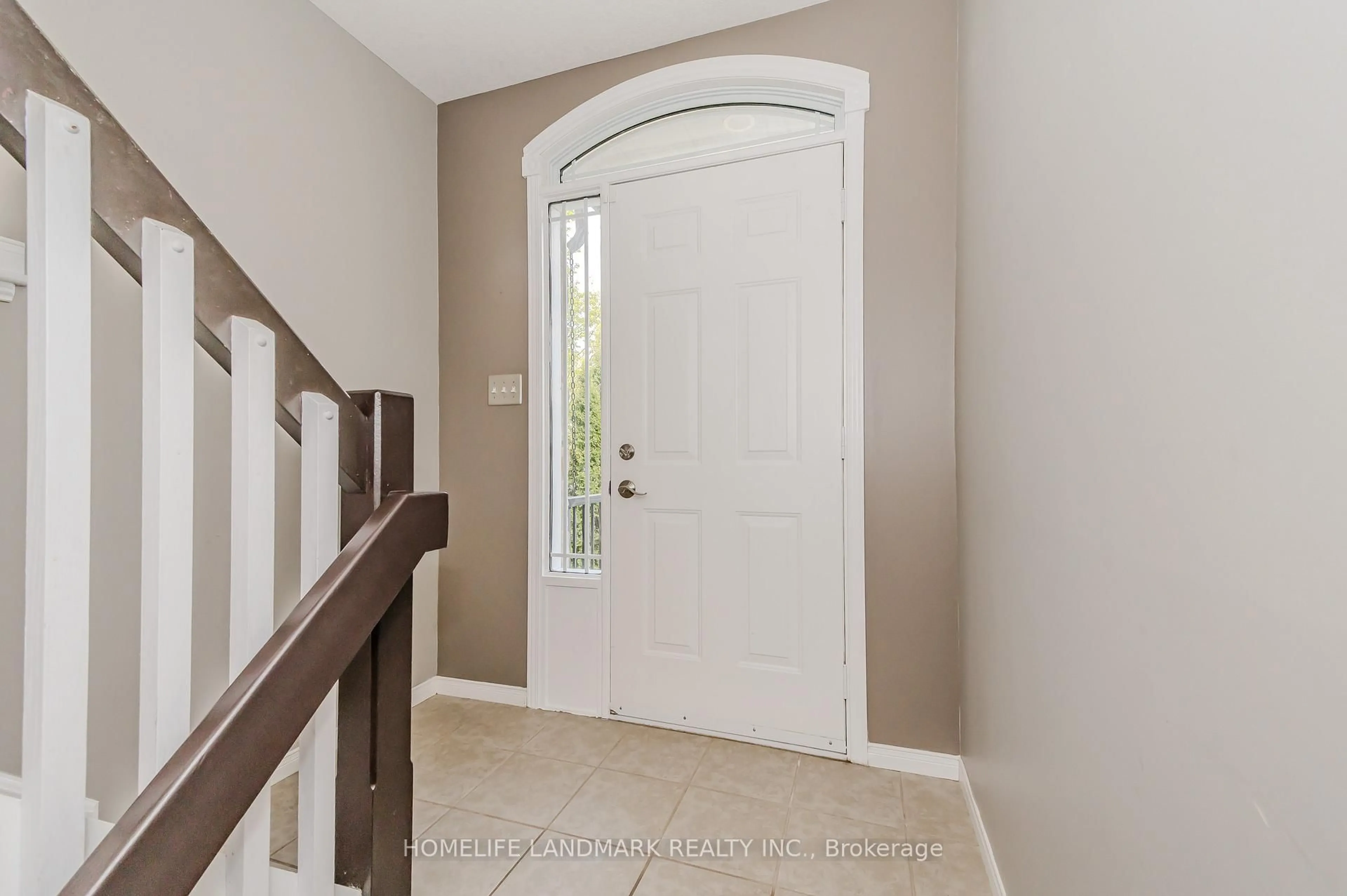 Indoor entryway for 7 Whitehall Lane, Cambridge Ontario N1R 8N3