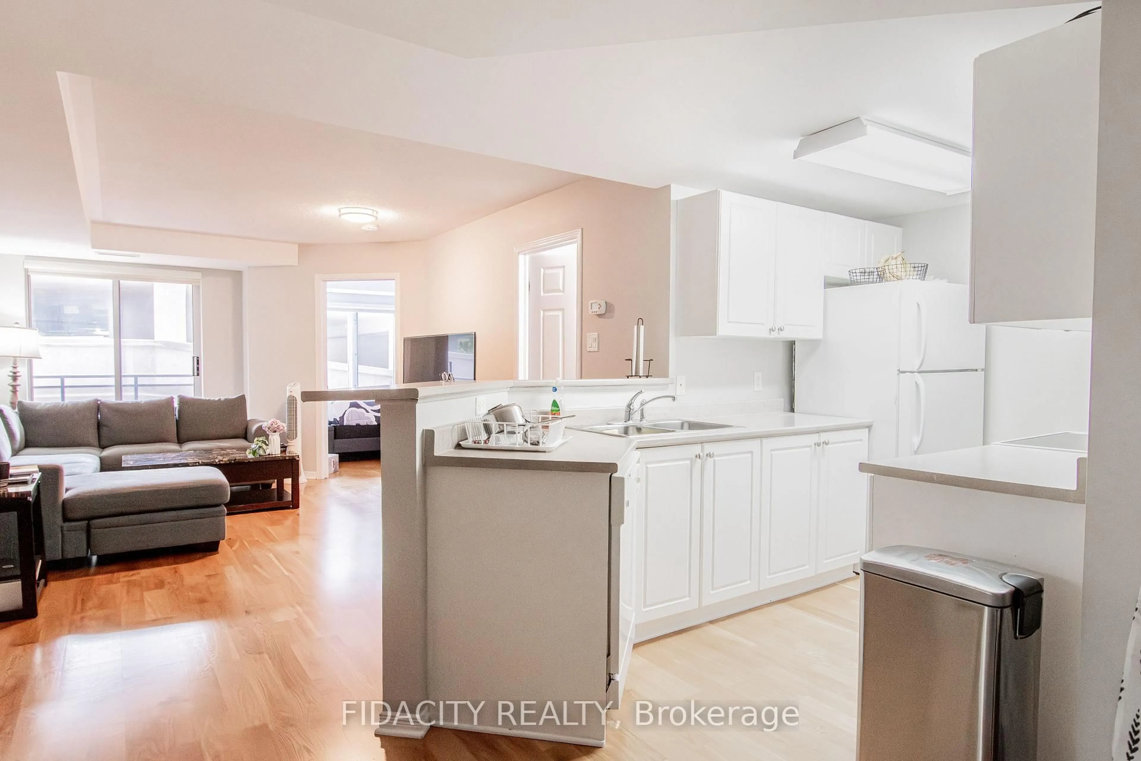 Open concept kitchen, unknown for 310 Central Park Dr #2E, Ottawa Ontario K2C 4G4