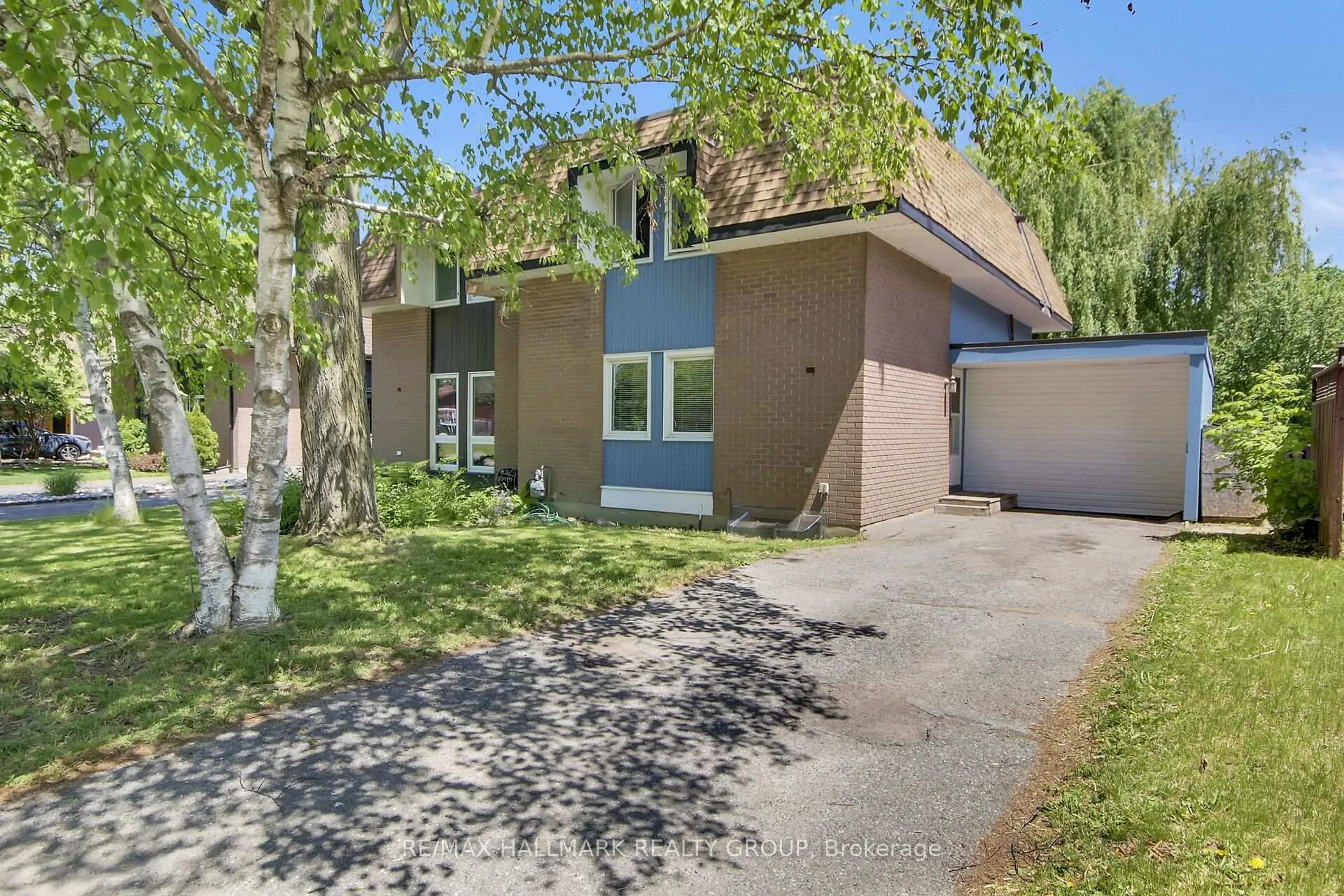 A pic from outside/outdoor area/front of a property/back of a property/a pic from drone, street for 145 Penfield Dr, Kanata Ontario K2K 1M4