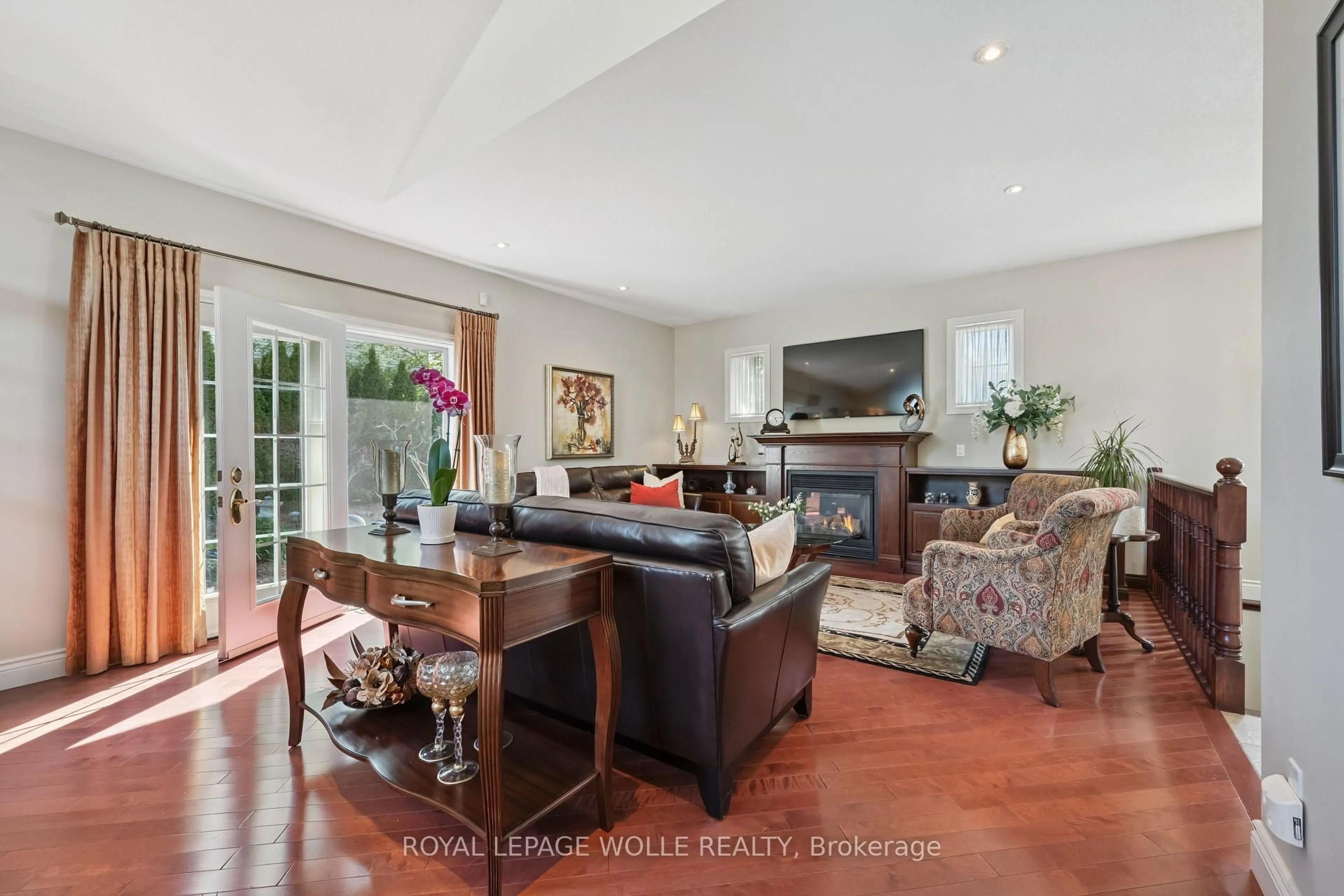Living room with furniture, unknown for 20 Bonniewood Dr, Mapleton Ontario N0G 1P0