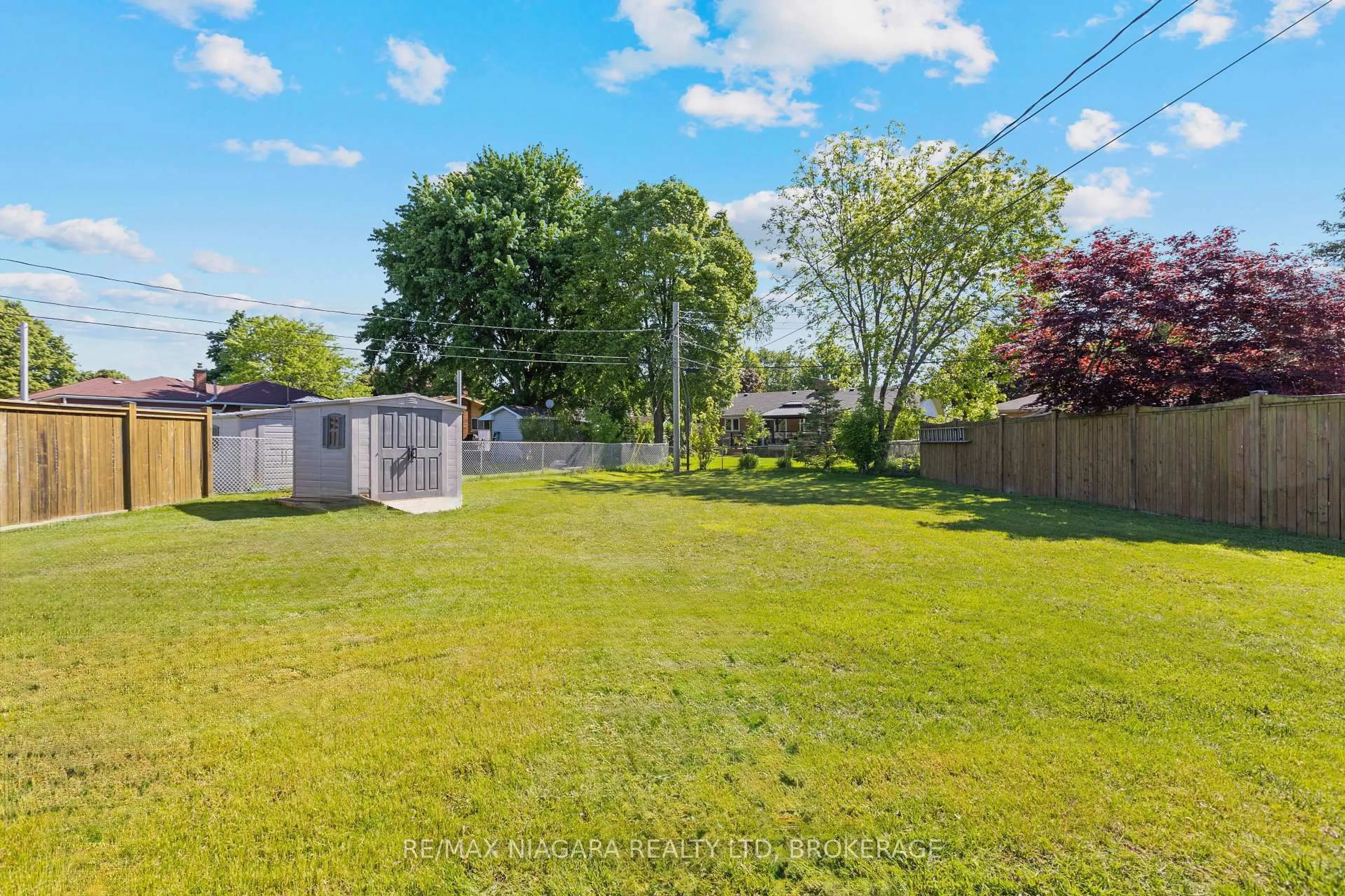 A pic from outside/outdoor area/front of a property/back of a property/a pic from drone, street for 12 Claremount Circ, Welland Ontario L3C 2P5