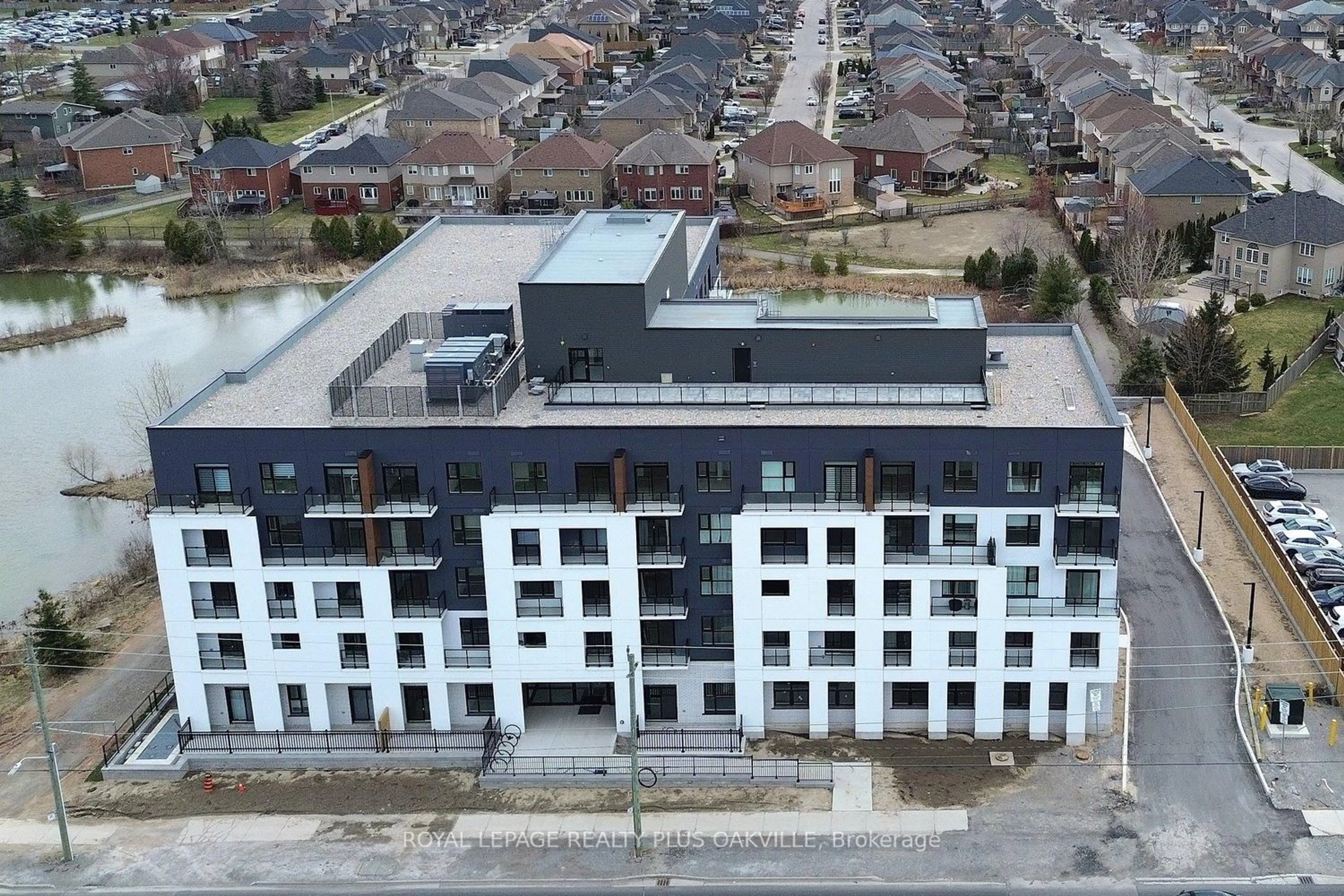 A pic from outside/outdoor area/front of a property/back of a property/a pic from drone, building for 1936 Rymal Rd #422, Hamilton Ontario L0R 1P0