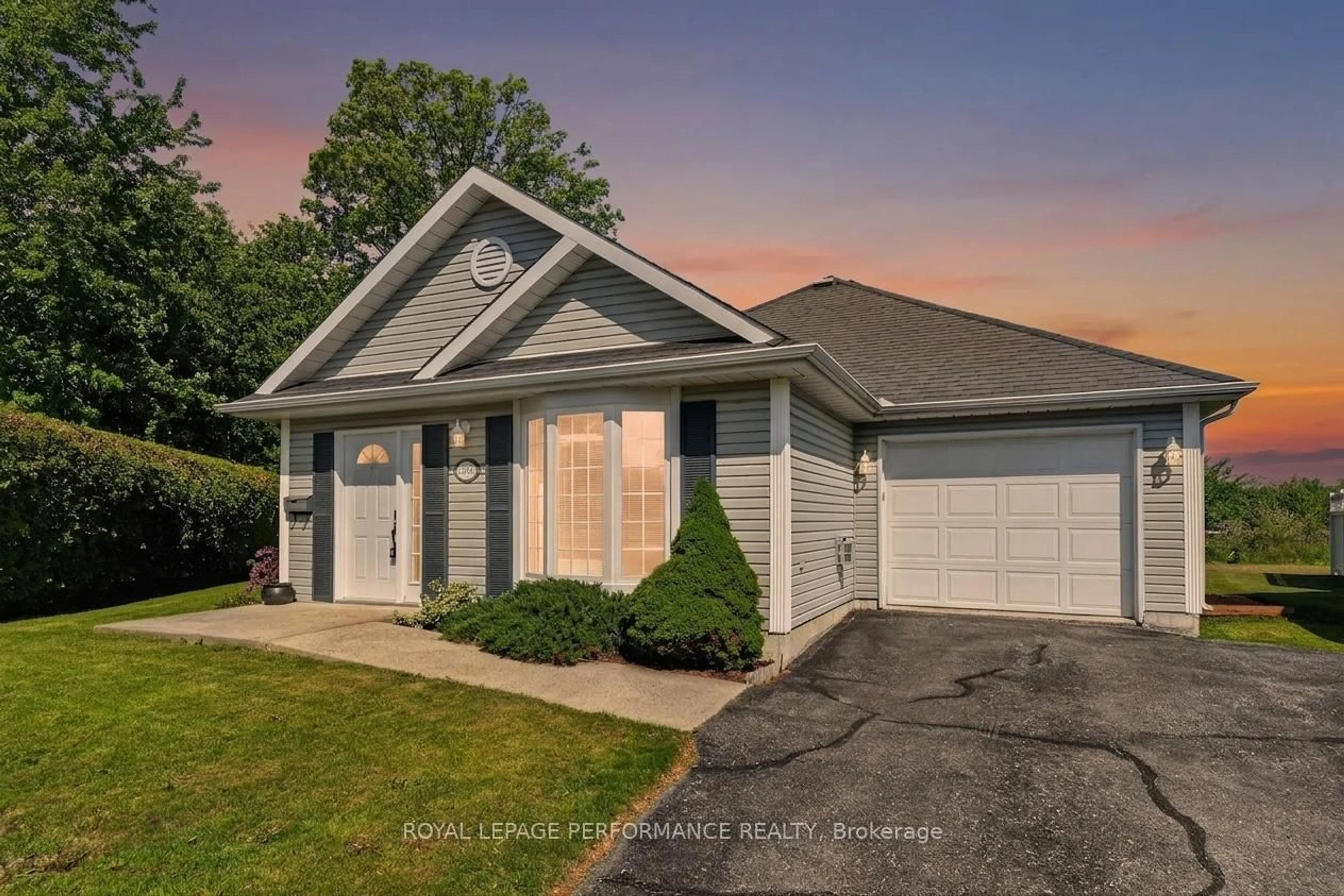 Home with vinyl exterior material, street for 1506 Frank Crt, Cornwall Ontario K6H 7N7