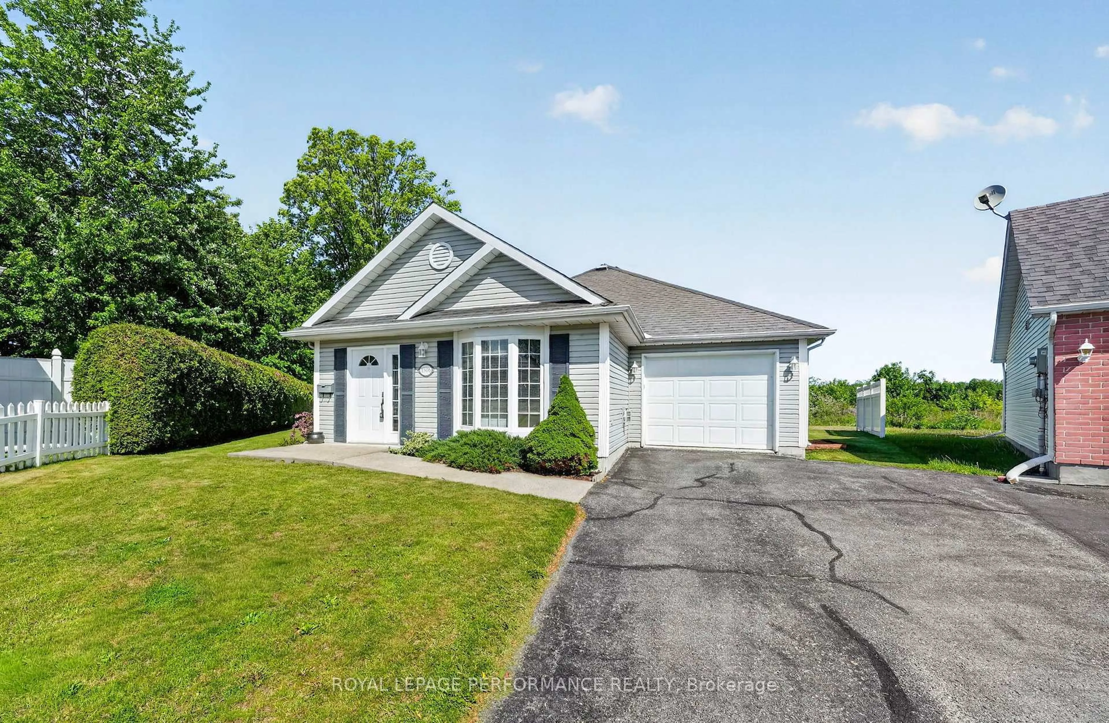 Home with vinyl exterior material, street for 1506 Frank Crt, Cornwall Ontario K6H 7N7