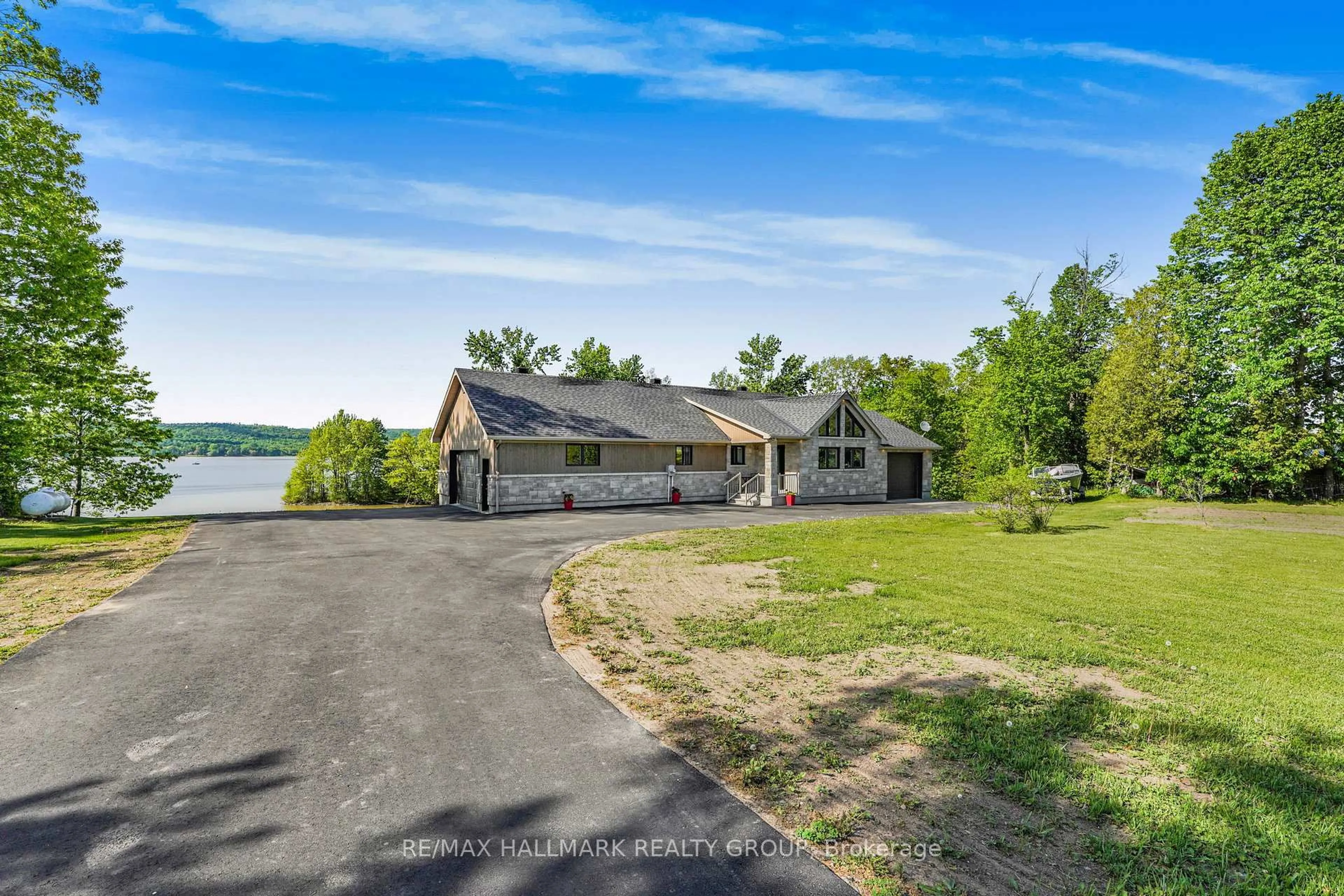 A pic from outside/outdoor area/front of a property/back of a property/a pic from drone, water/lake/river/ocean view for 157 CONCESSION 1 Rd, Alfred and Plantagenet Ontario K0B 1L0