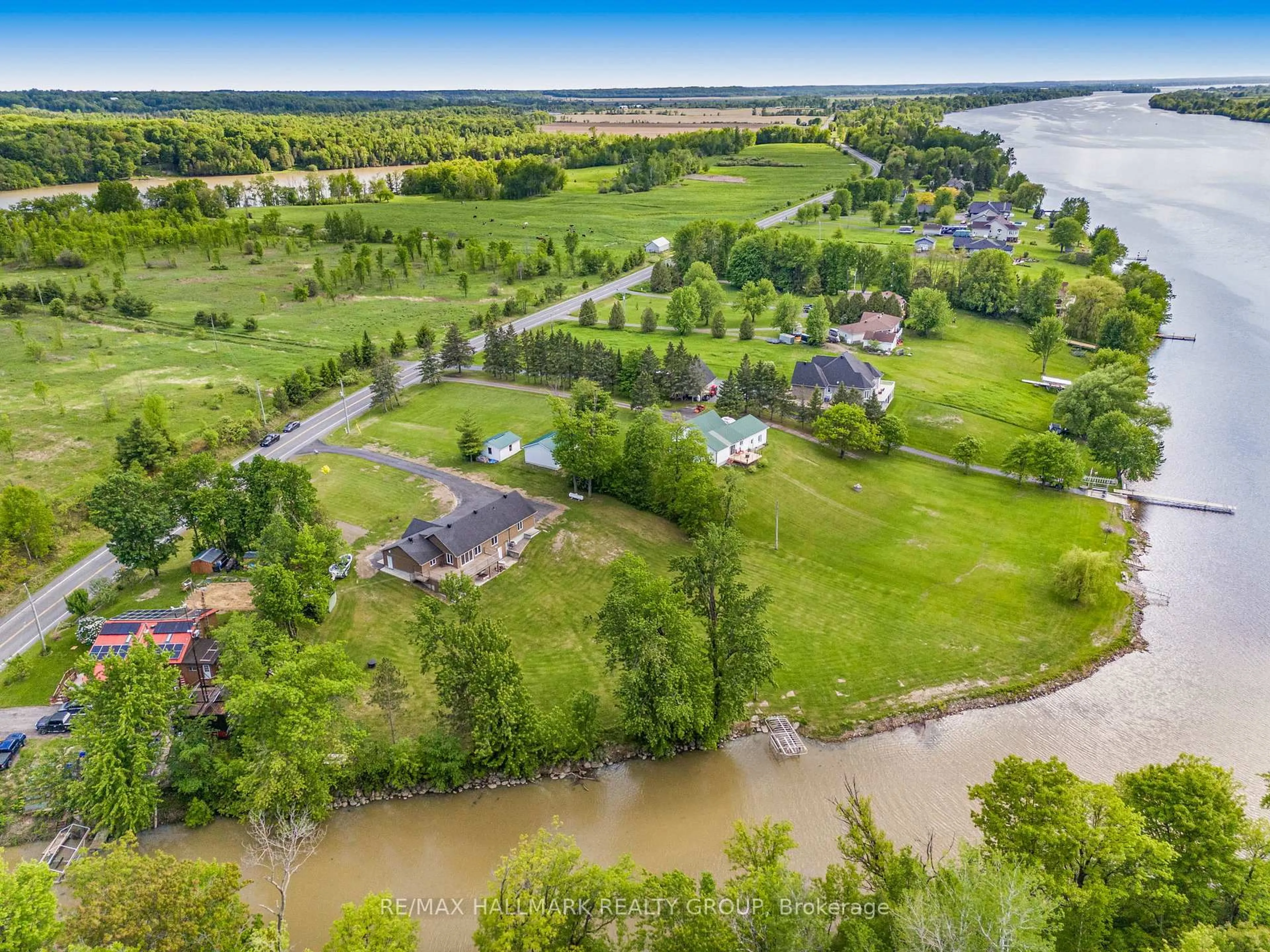 A pic from outside/outdoor area/front of a property/back of a property/a pic from drone, water/lake/river/ocean view for 157 CONCESSION 1 Rd, Alfred and Plantagenet Ontario K0B 1L0