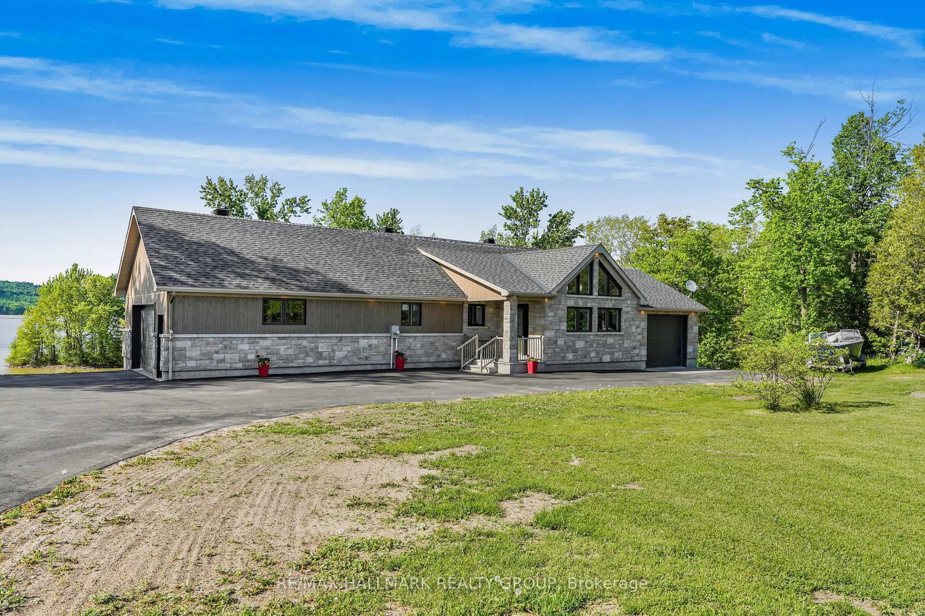 A pic from outside/outdoor area/front of a property/back of a property/a pic from drone, unknown for 157 CONCESSION 1 Rd, Alfred and Plantagenet Ontario K0B 1L0