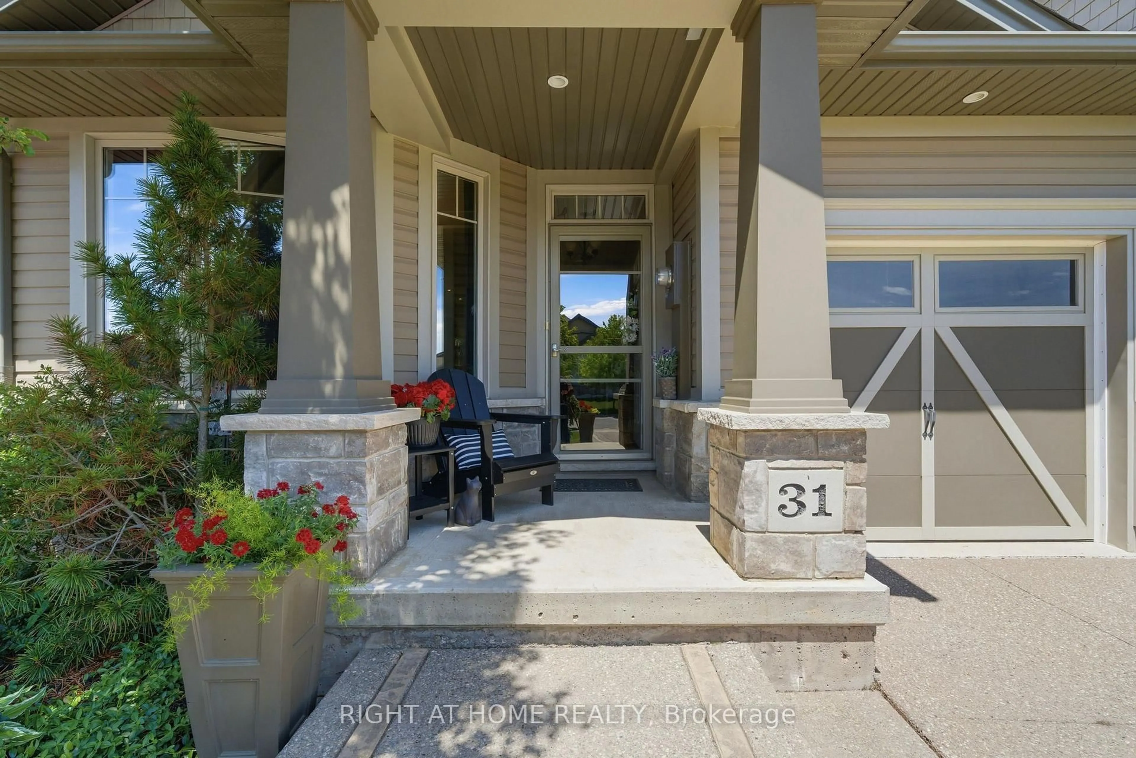 Indoor entryway for 31 Manorwood Dr, West Lincoln Ontario L0R 2A0