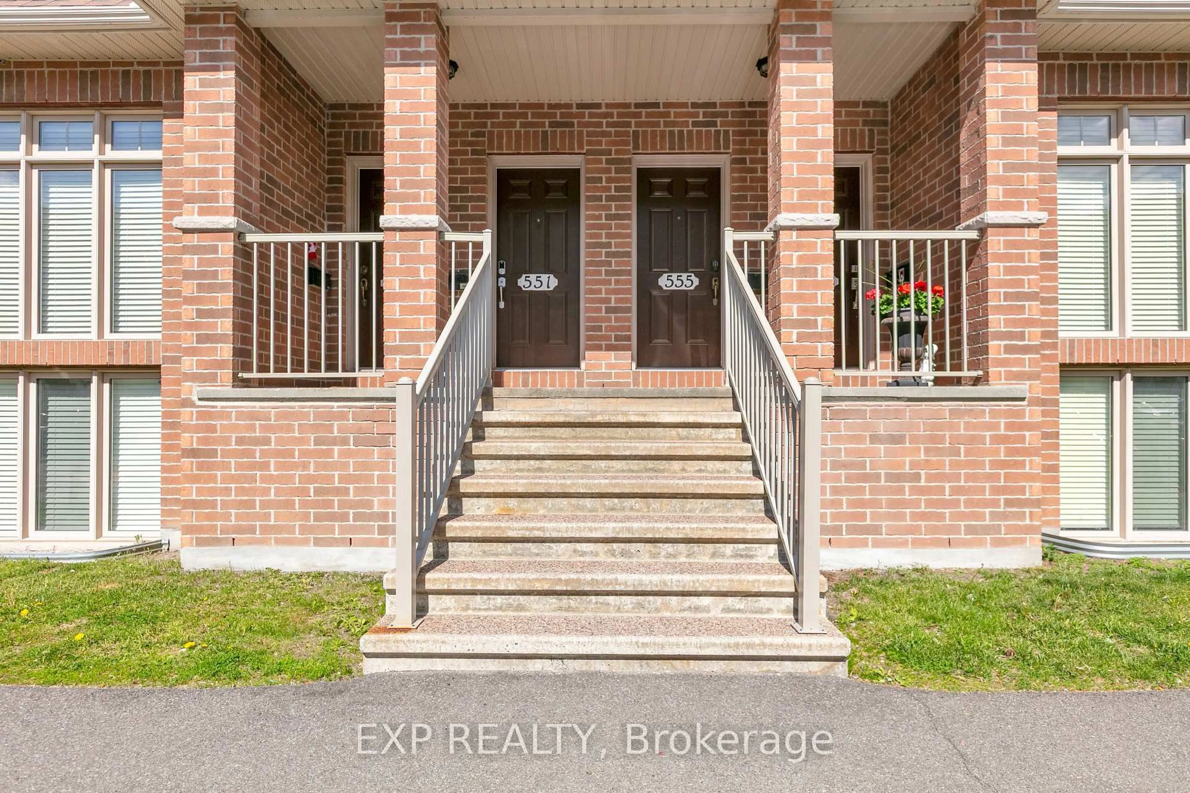 Indoor entryway for 555 REARDON Private, Ottawa Ontario K1V 2L1