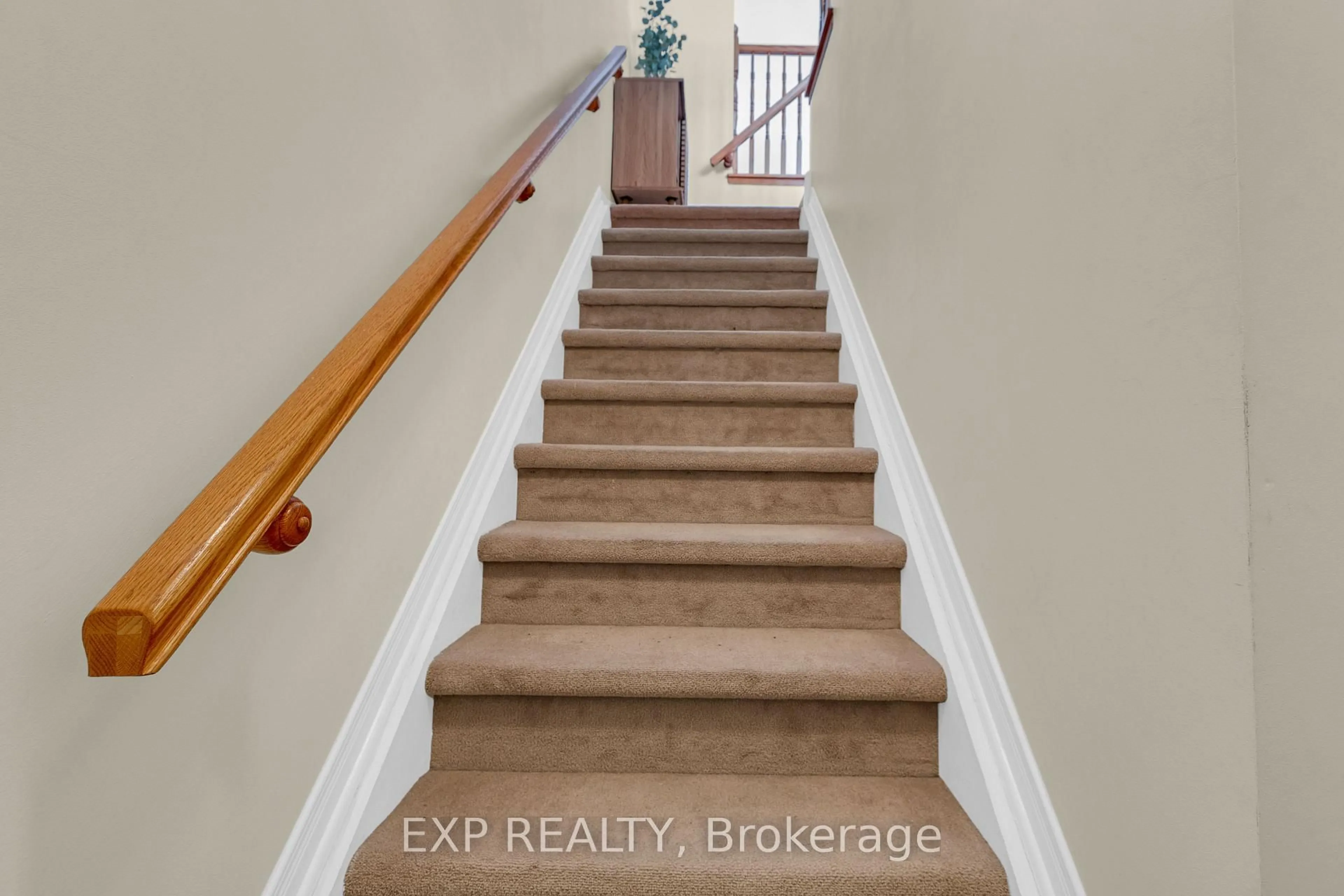 Stairs for 555 REARDON Private, Ottawa Ontario K1V 2L1