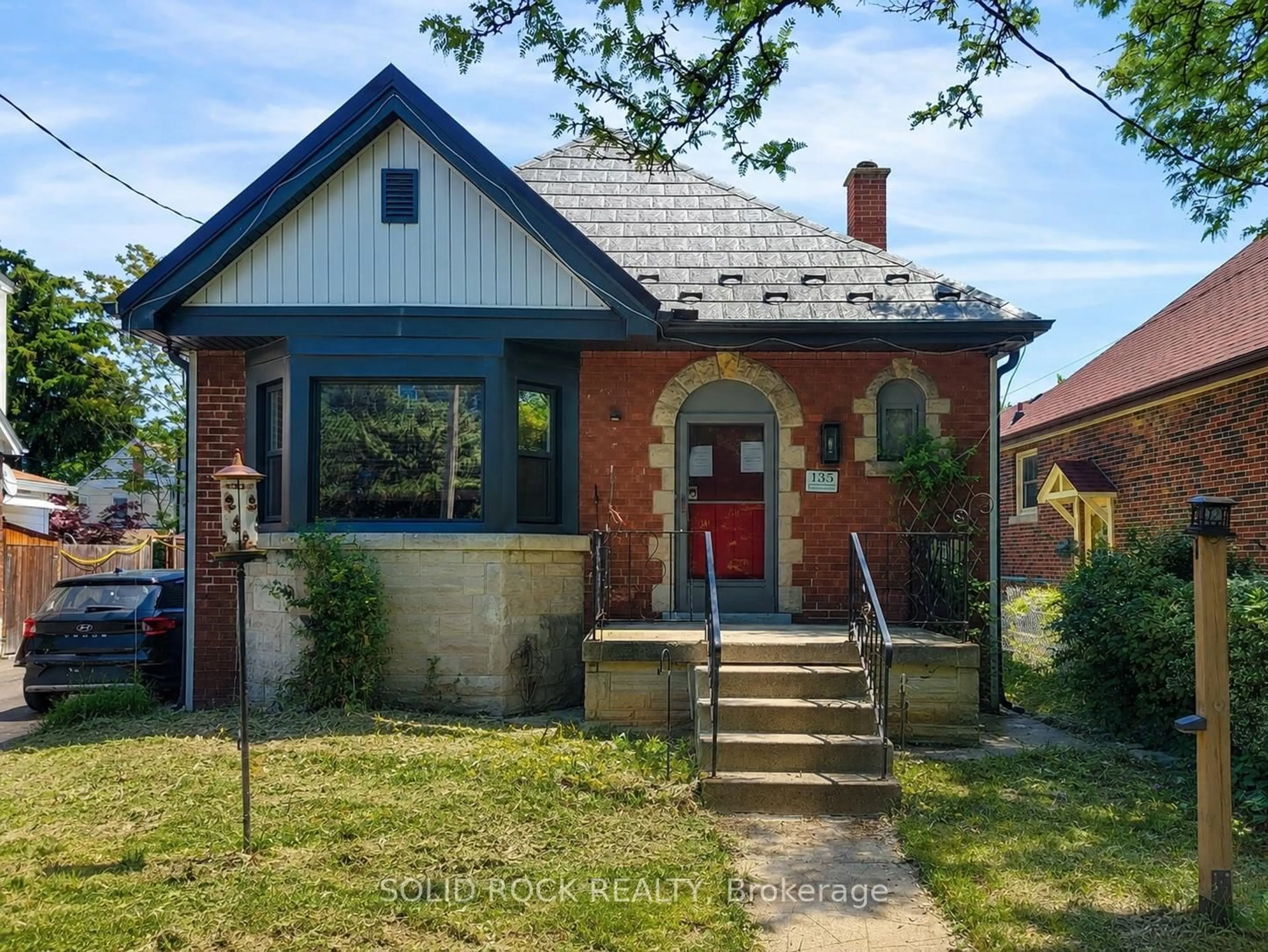 Home with brick exterior material, street for 135 Wexford Ave, Hamilton Ontario L8K 2N9