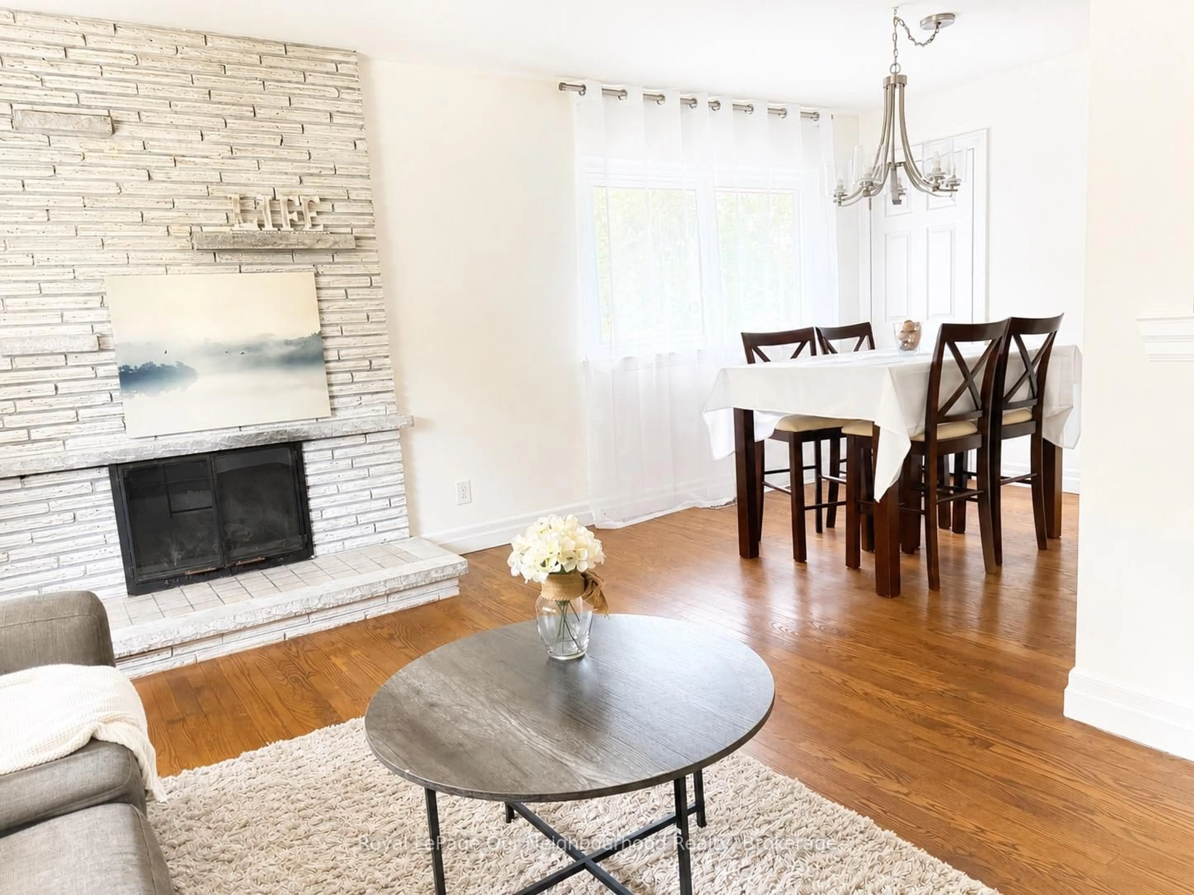 Living room with furniture, wood/laminate floor for 442 Scenic Dr, London South Ontario N5Z 3A8