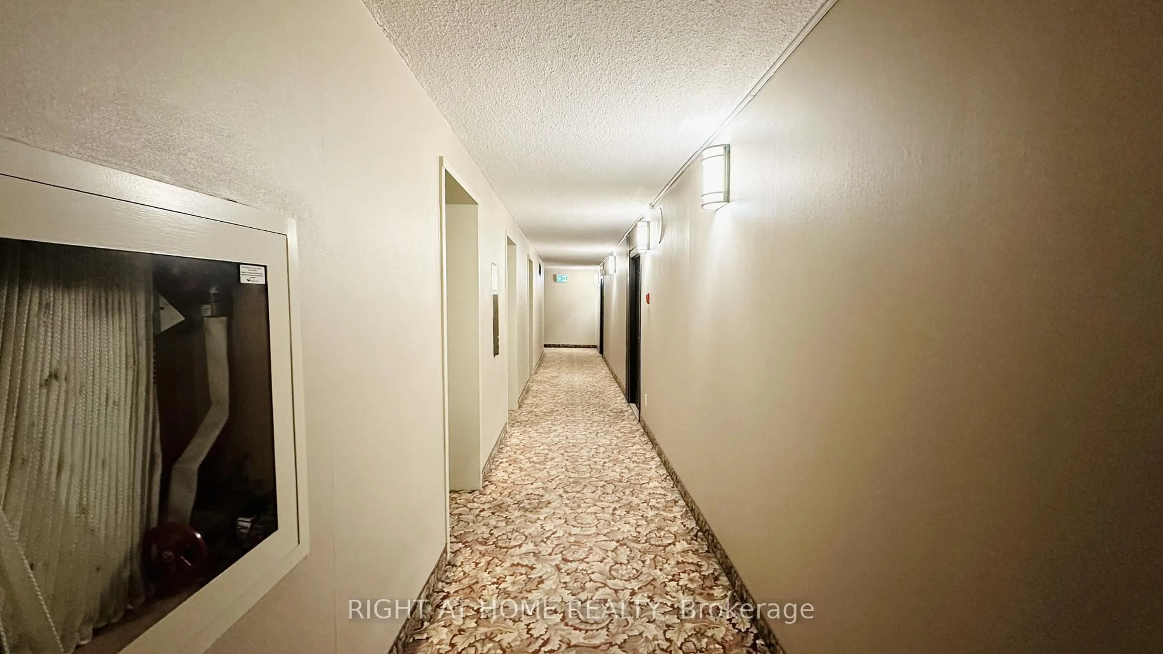 Indoor foyer for 1785 Frobisher Lane #2001, Ottawa Ontario K1G 3T7