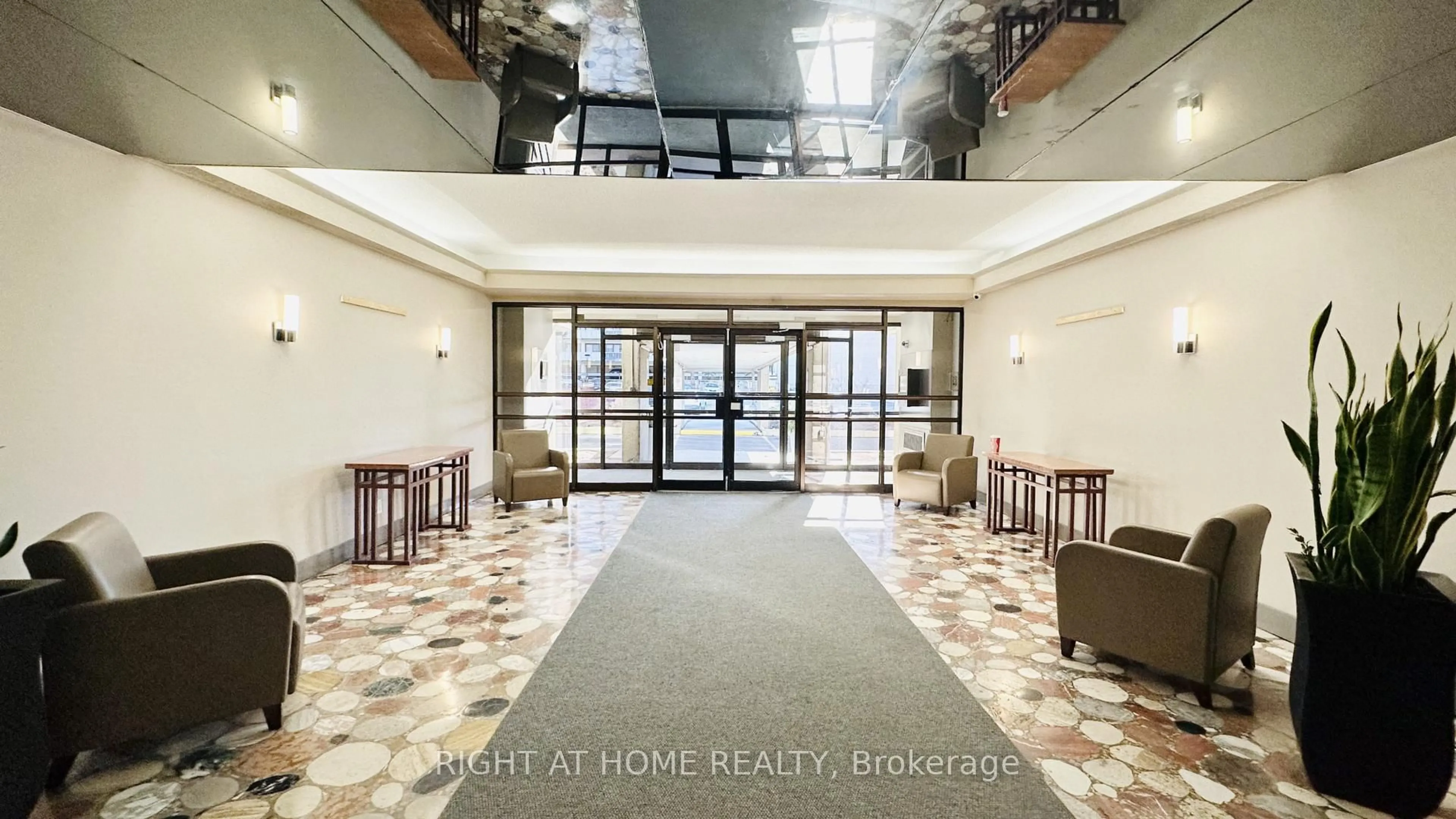 Indoor foyer for 1785 Frobisher Lane #2001, Ottawa Ontario K1G 3T7