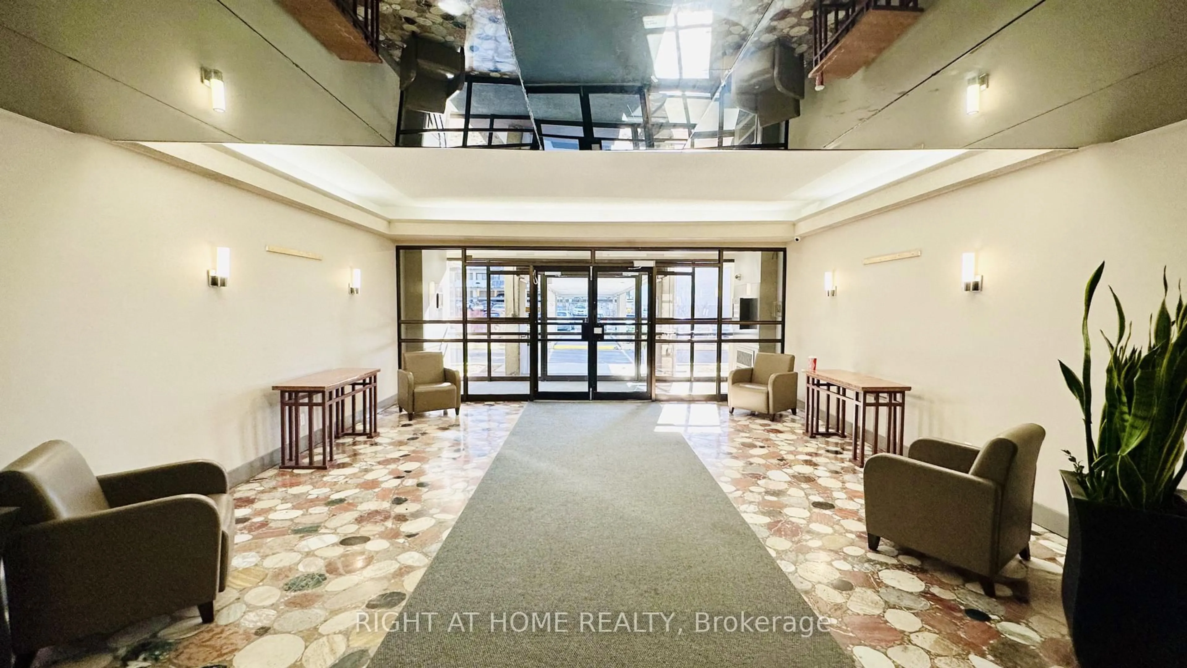 Indoor foyer for 1785 Frobisher Lane #2001, Ottawa Ontario K1G 3T7