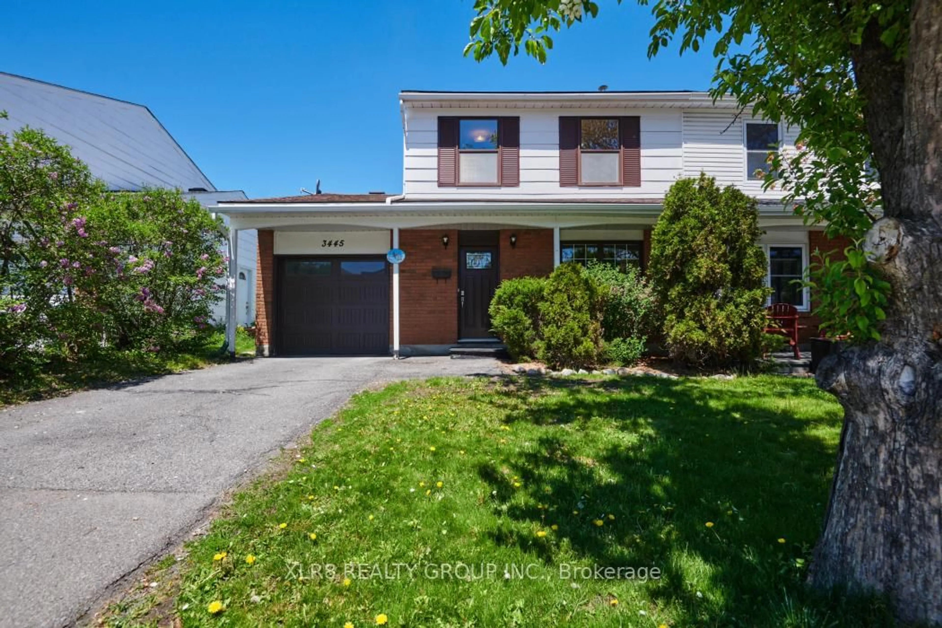 Home with vinyl exterior material, street for 3445 Southgate Rd, Ottawa Ontario K1V 7Y5
