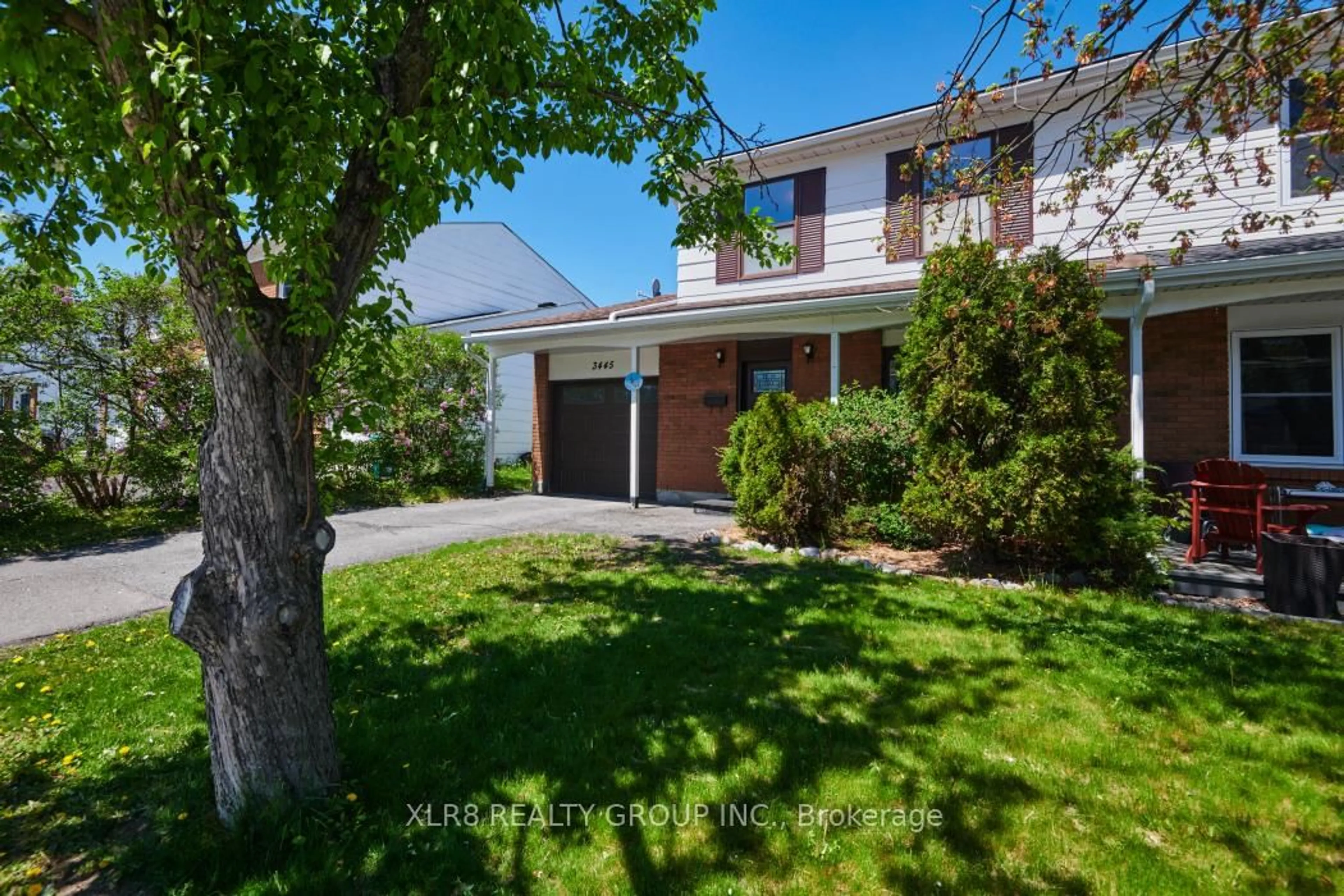 A pic from outside/outdoor area/front of a property/back of a property/a pic from drone, street for 3445 Southgate Rd, Ottawa Ontario K1V 7Y5