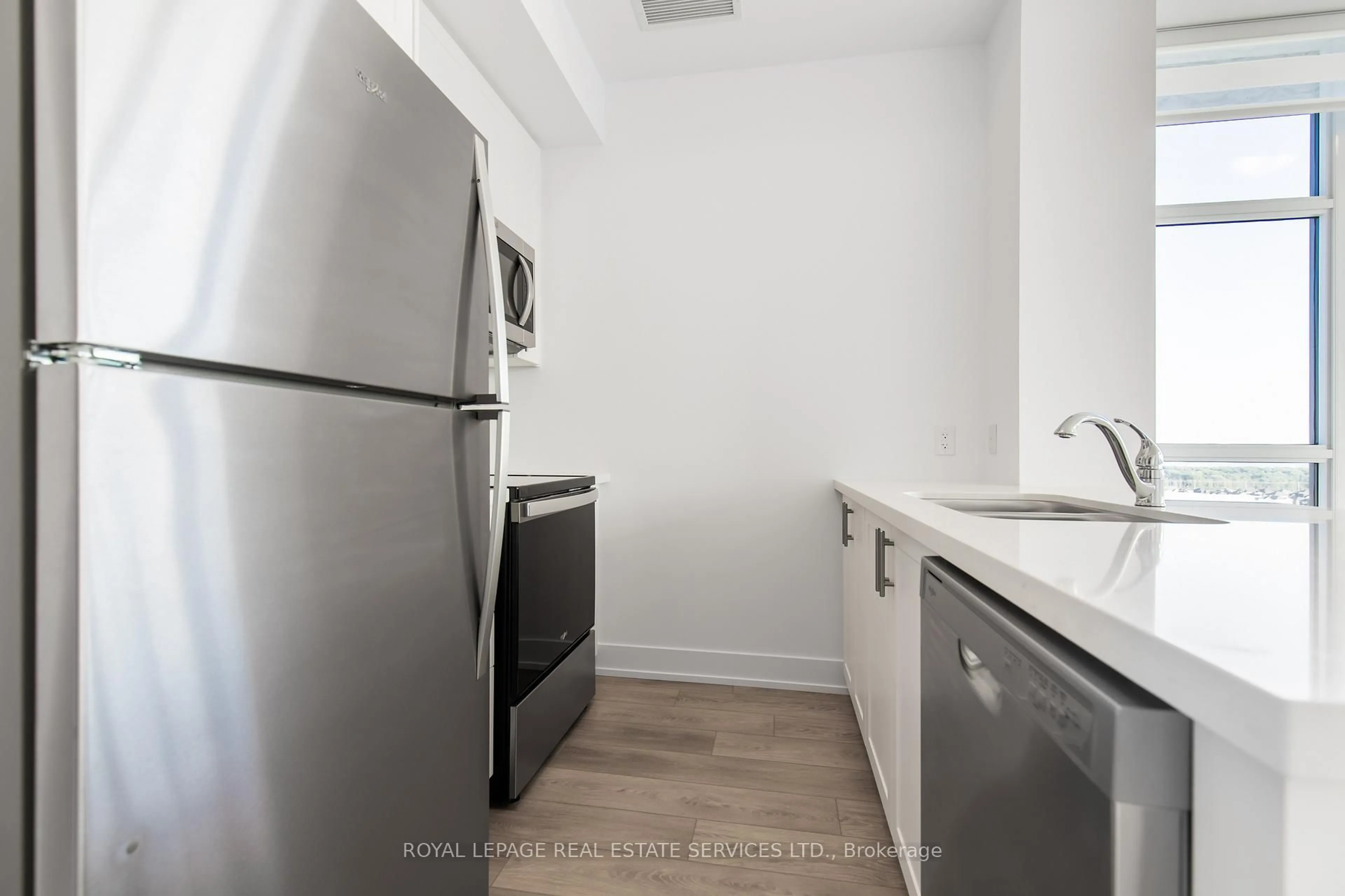Standard kitchen, unknown for 470 Dundas St #1211, Hamilton Ontario L8B 2A6
