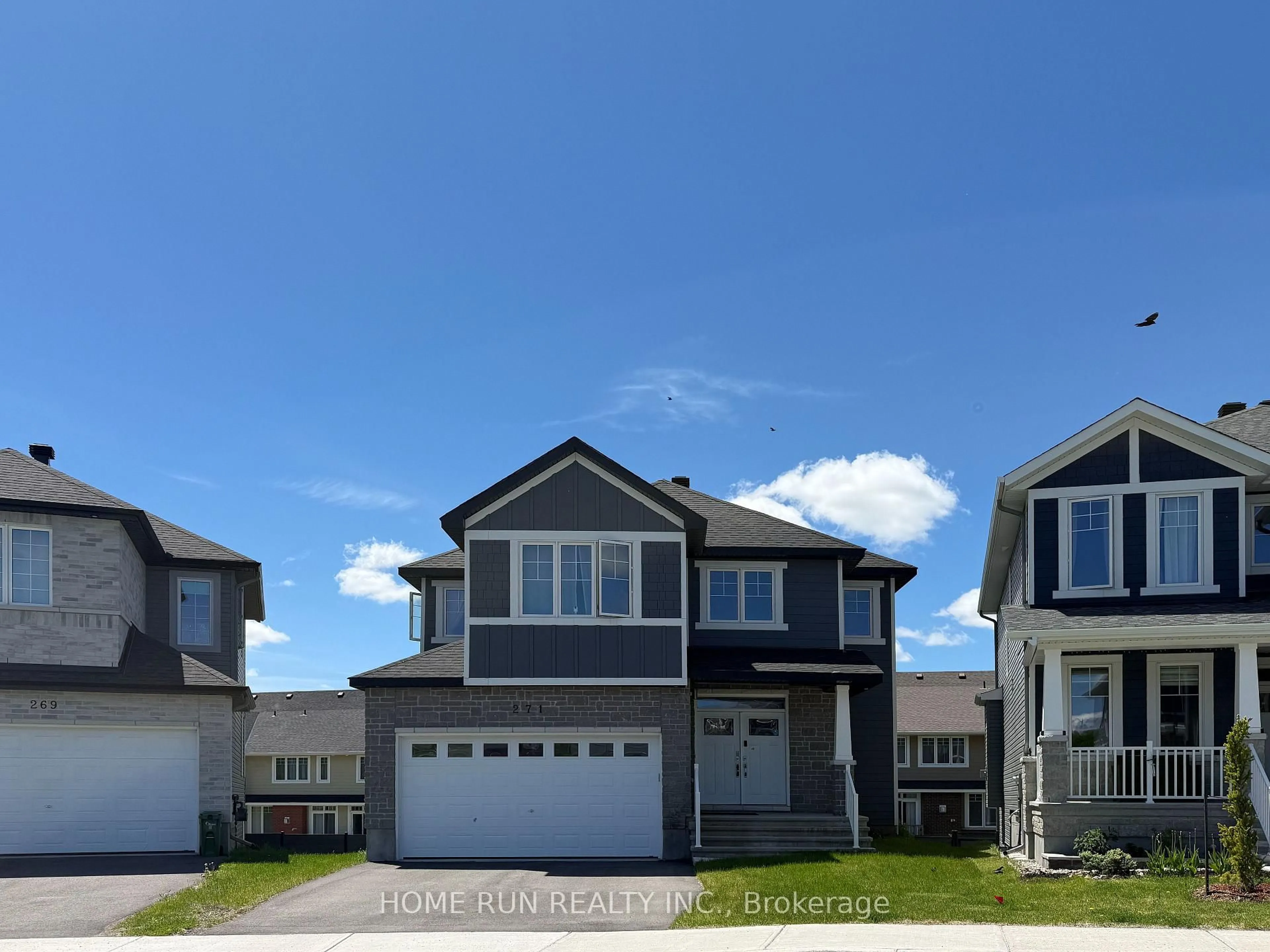 Home with vinyl exterior material, street for 271 Ketchikan Cres, Kanata Ontario K2T 0S2