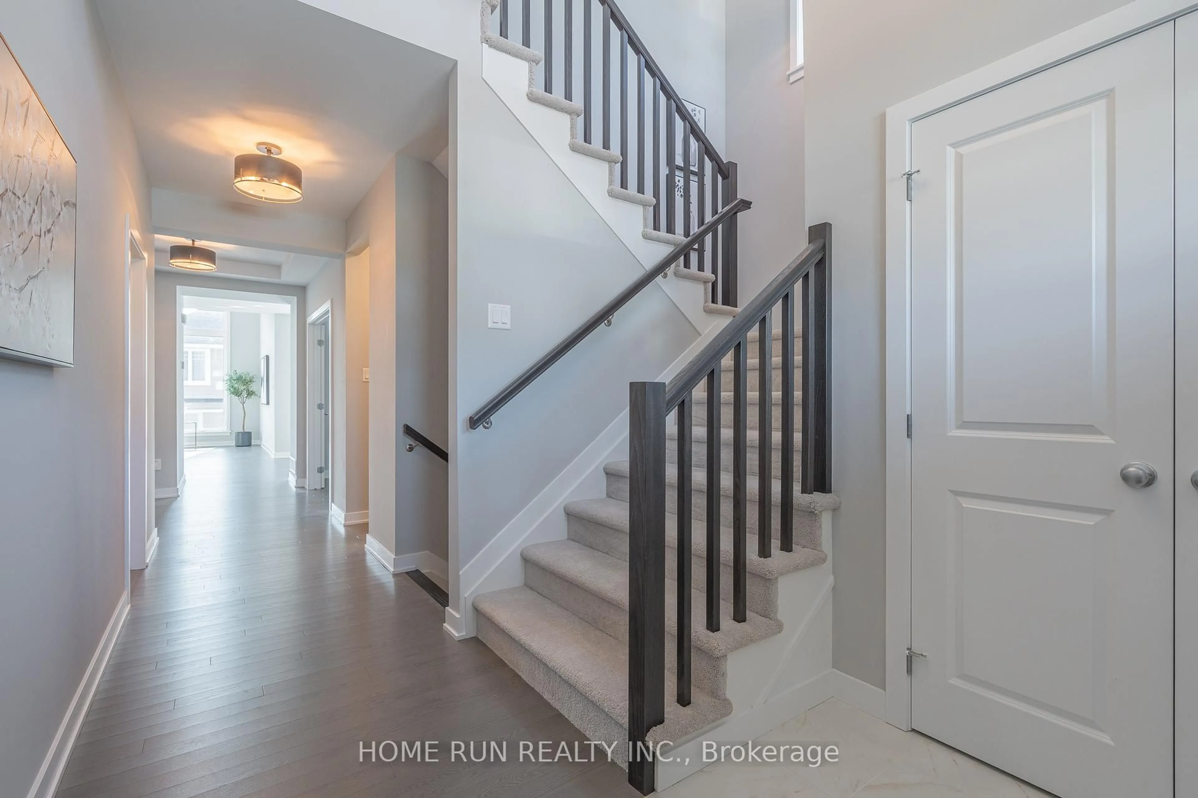 Indoor entryway for 271 Ketchikan Cres, Kanata Ontario K2T 0S2