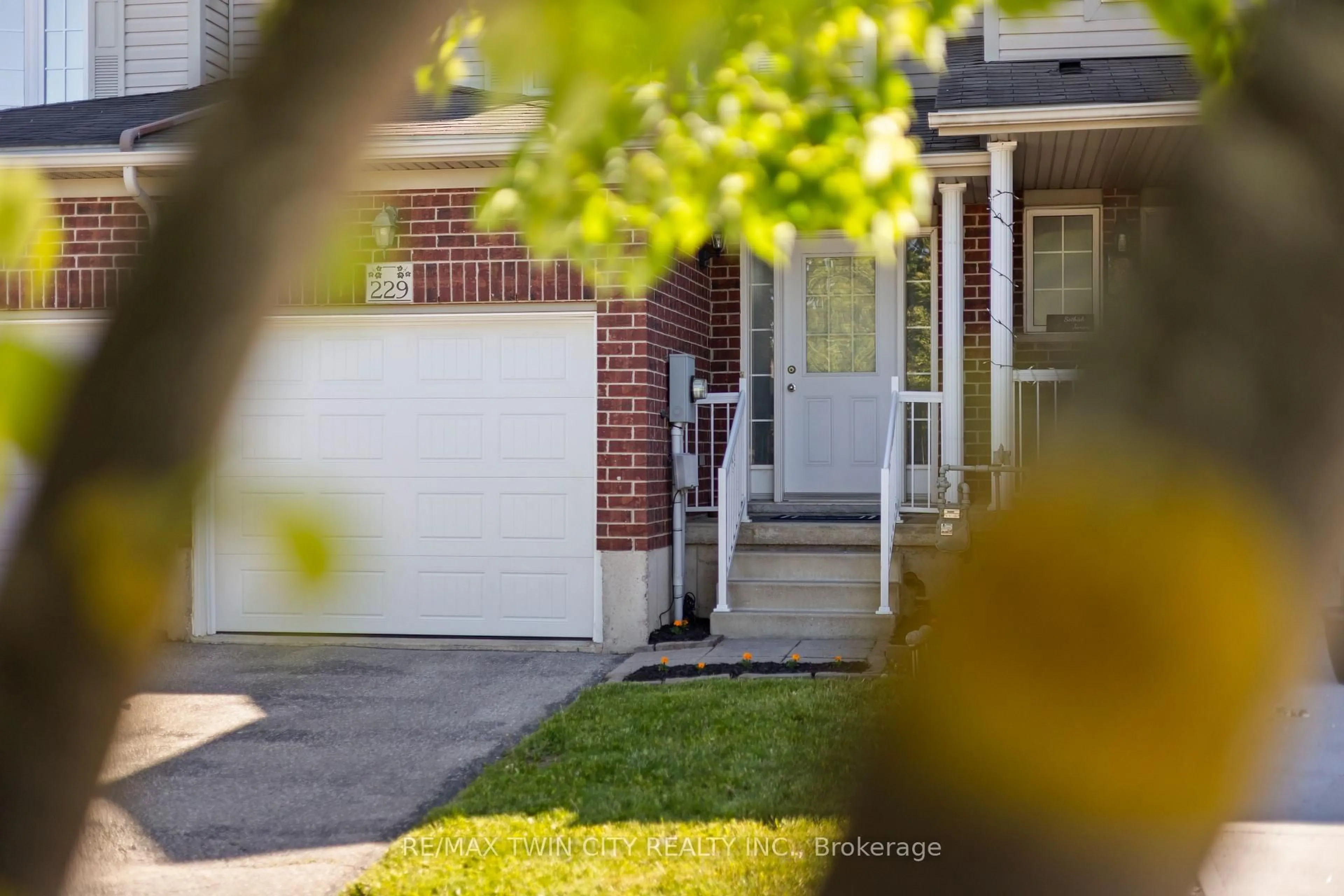 Unknown for 229 Parkvale Dr, Kitchener Ontario N2R 1Y8