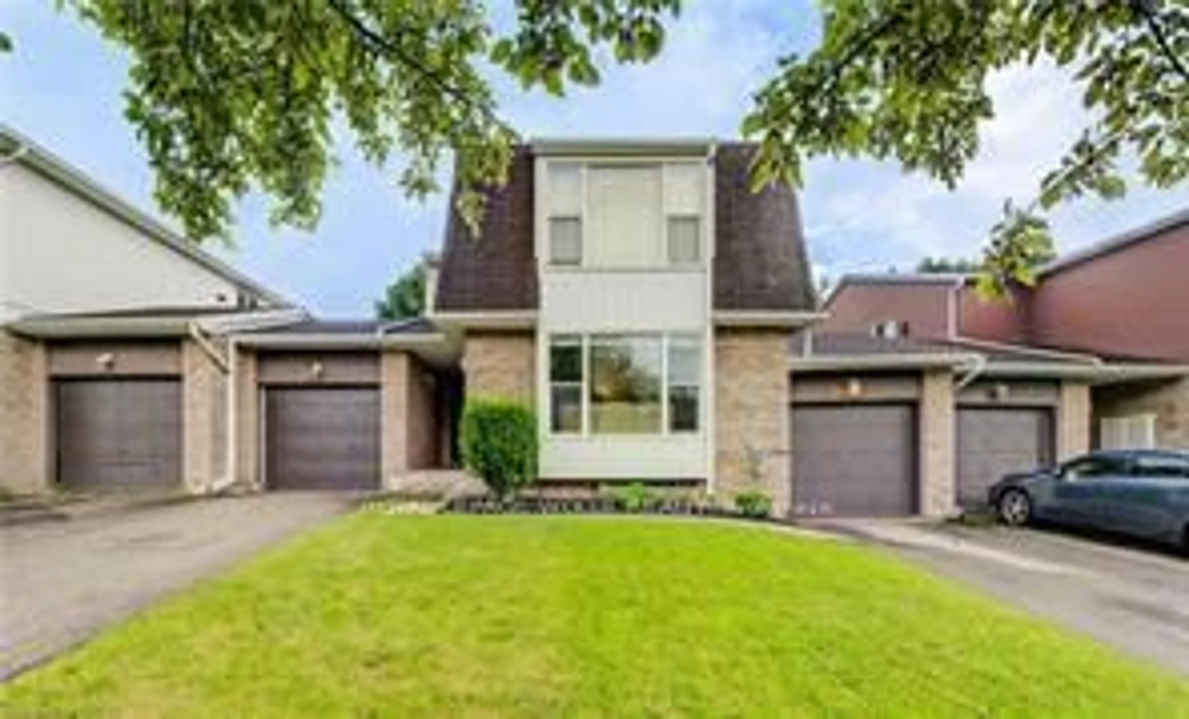 Home with brick exterior material, street for 19 Hillbrook Cres, Kitchener Ontario N2N 1J4
