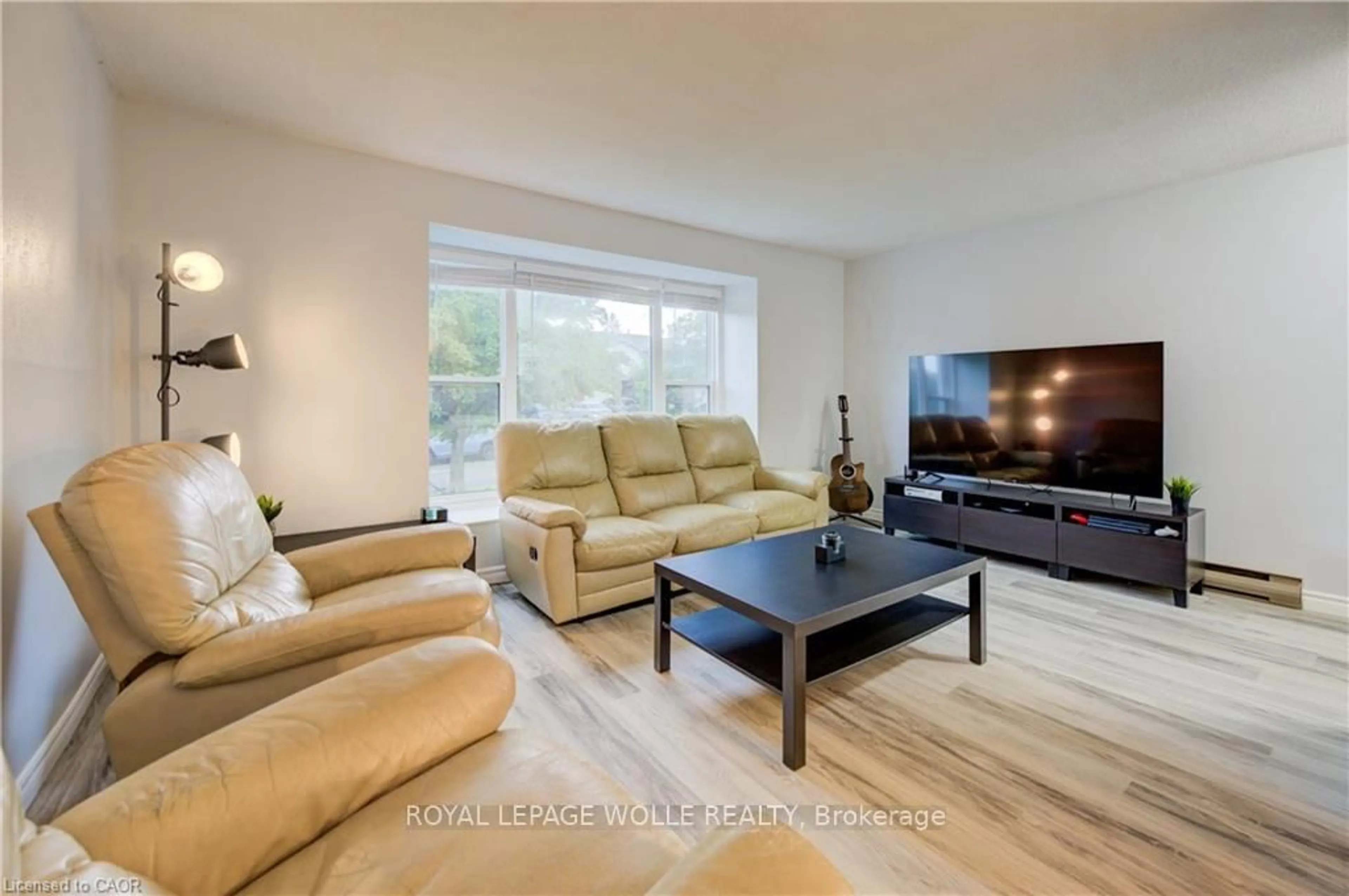 Living room with furniture, wood/laminate floor for 19 Hillbrook Cres, Kitchener Ontario N2N 1J4