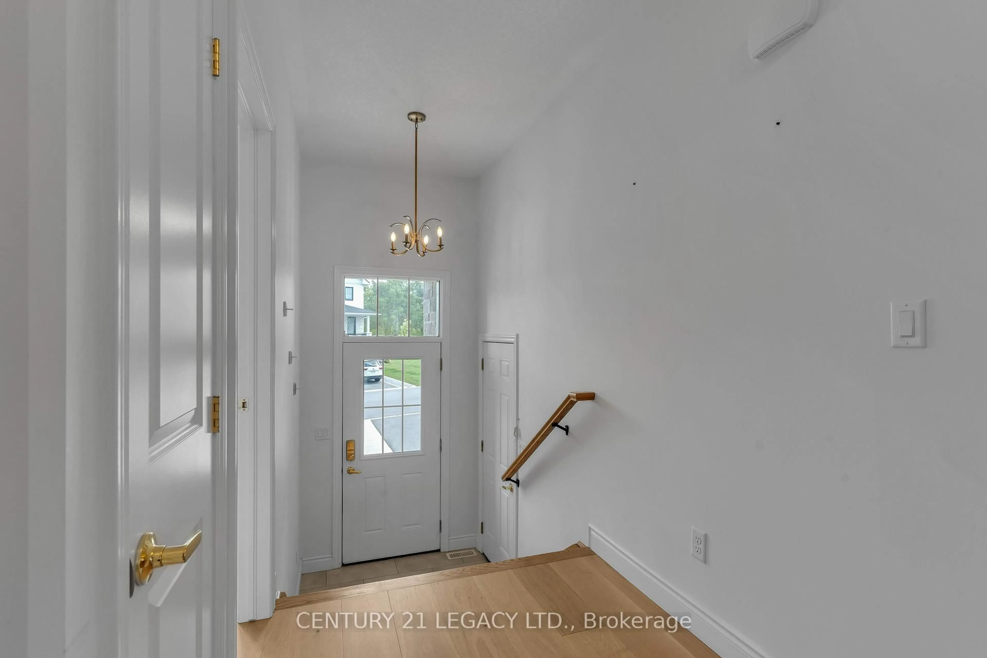 Indoor entryway for 245 Mill Pond Pl, Kingston Ontario K7M 0C9