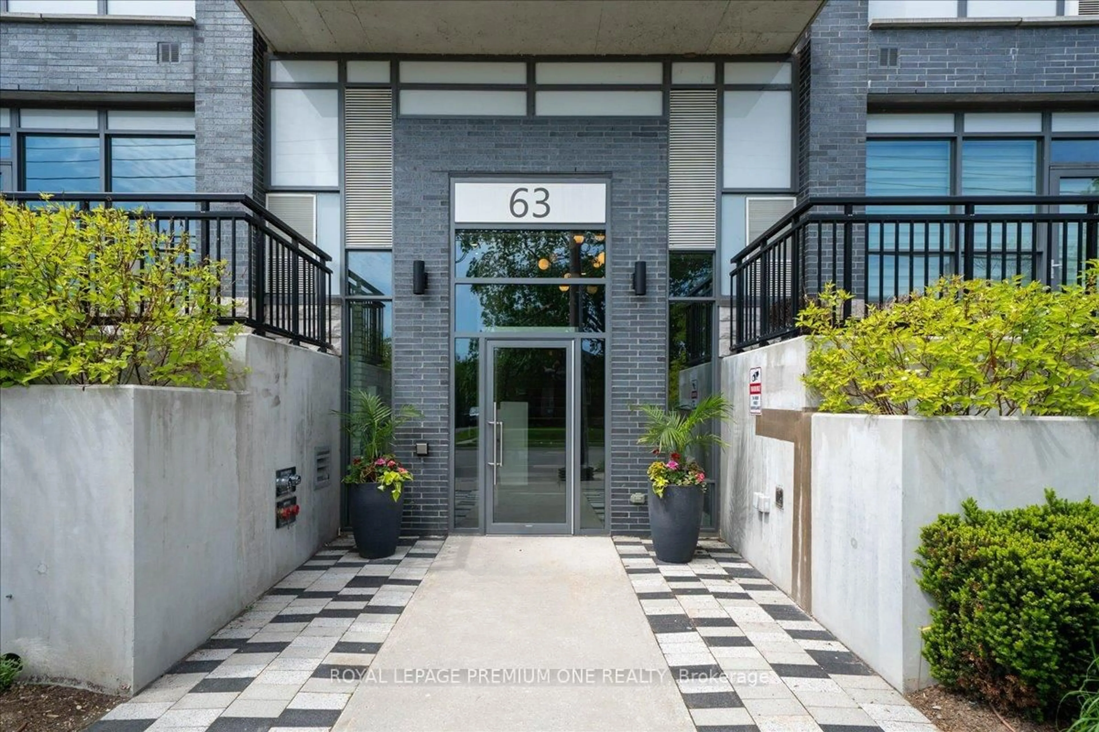 Indoor foyer for 63 Arthur St #611, Guelph Ontario N1E 5K2