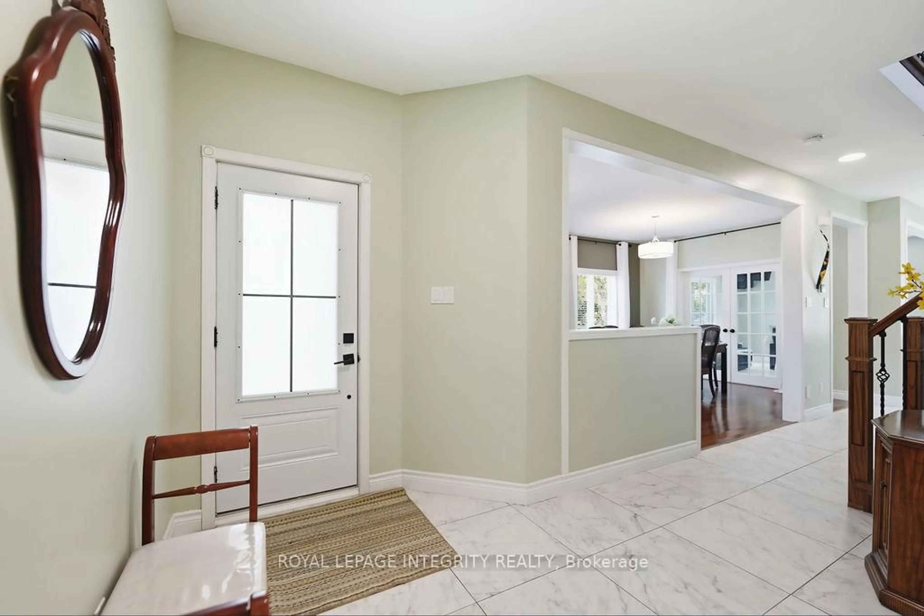 Indoor entryway for 1067 Rocky Harbour Cres, Ottawa Ontario K1V 1V3