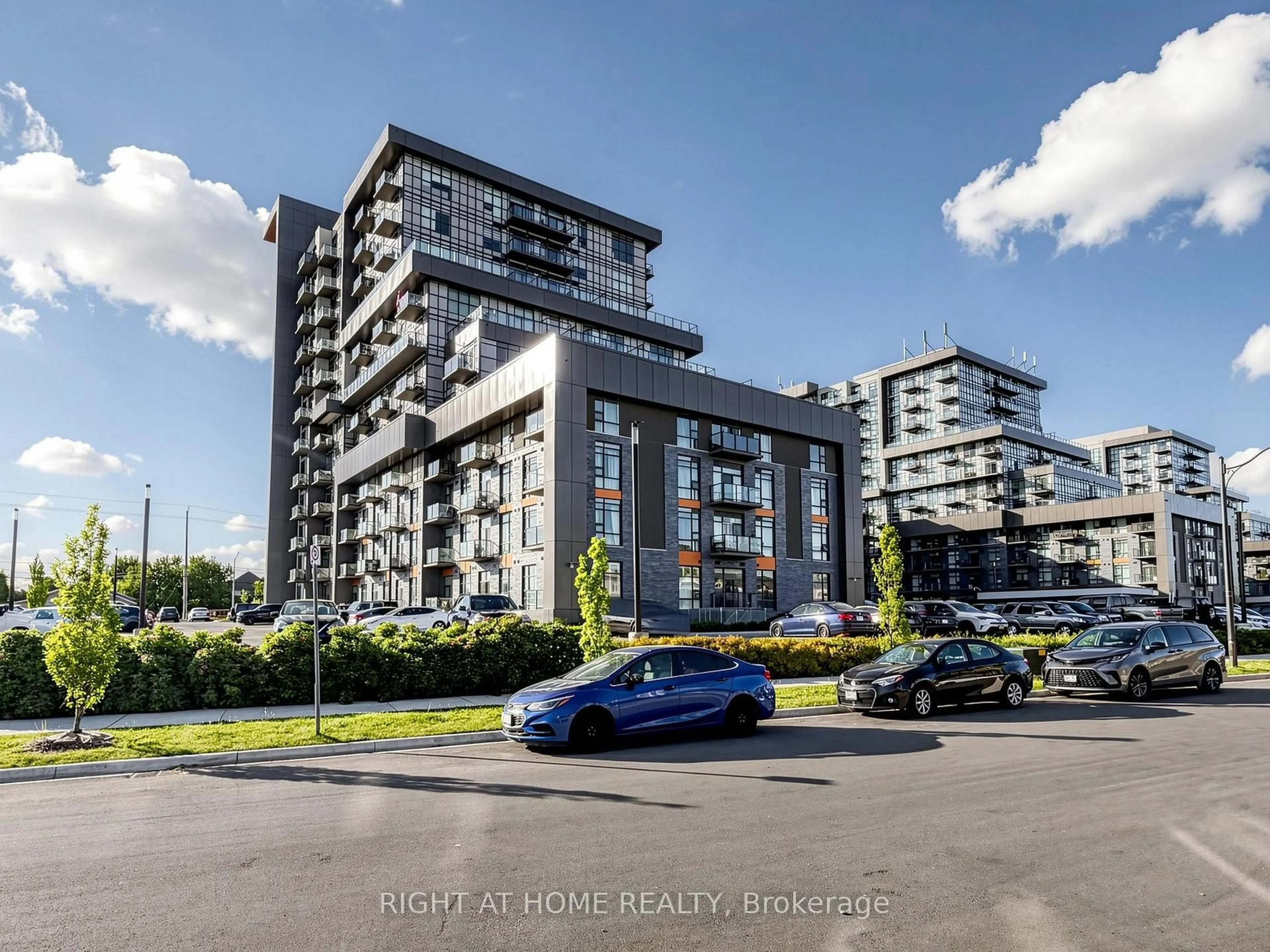 A pic from outside/outdoor area/front of a property/back of a property/a pic from drone, unknown for 450 Dundas St #1013, Hamilton Ontario L8B 1Z2