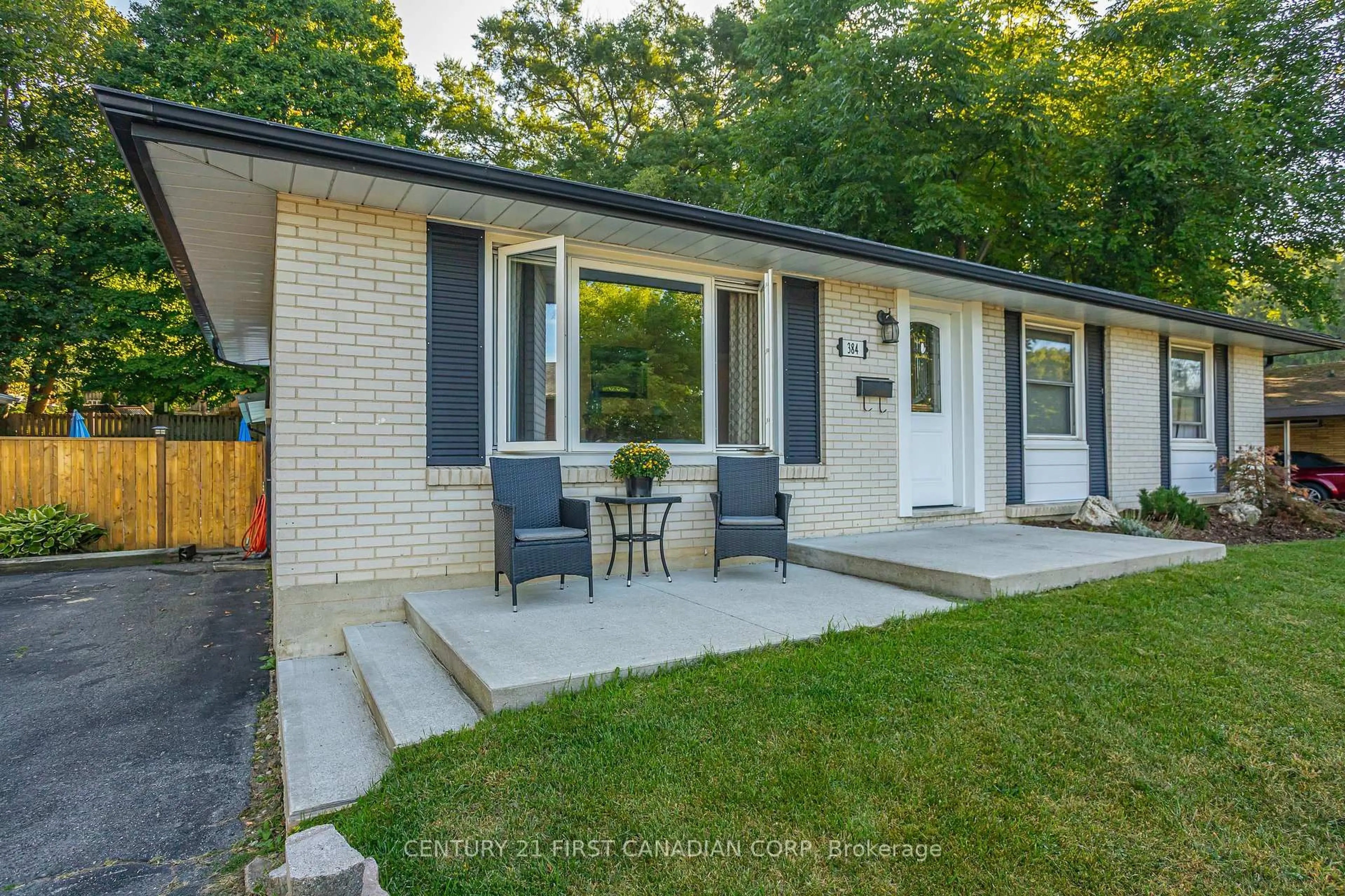 Unknown for 384 Briarhill Ave, London East Ontario N5Y 1N9