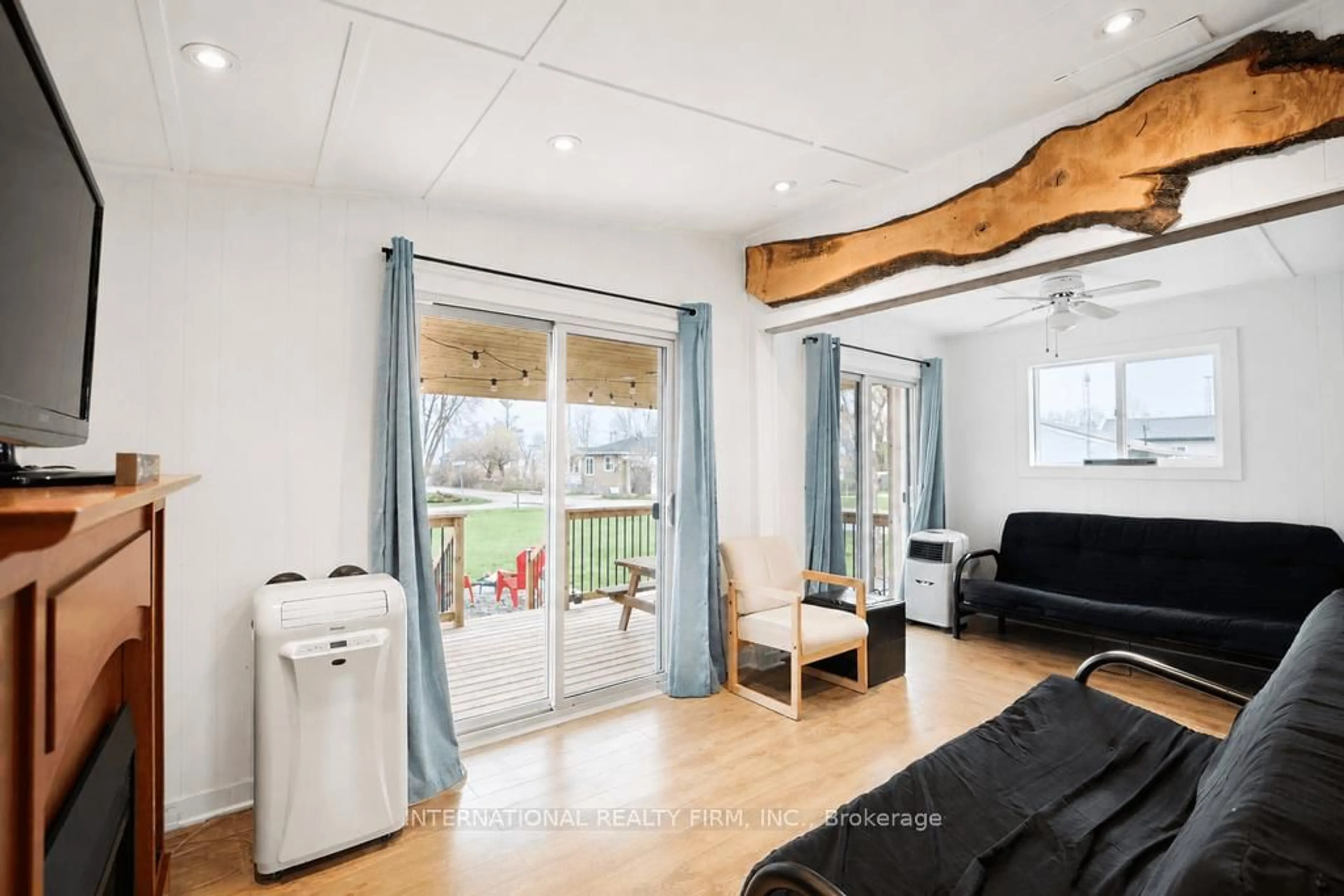 A pic of a room for 6 Lake Erie Lane, Haldimand Ontario N0A 1P0