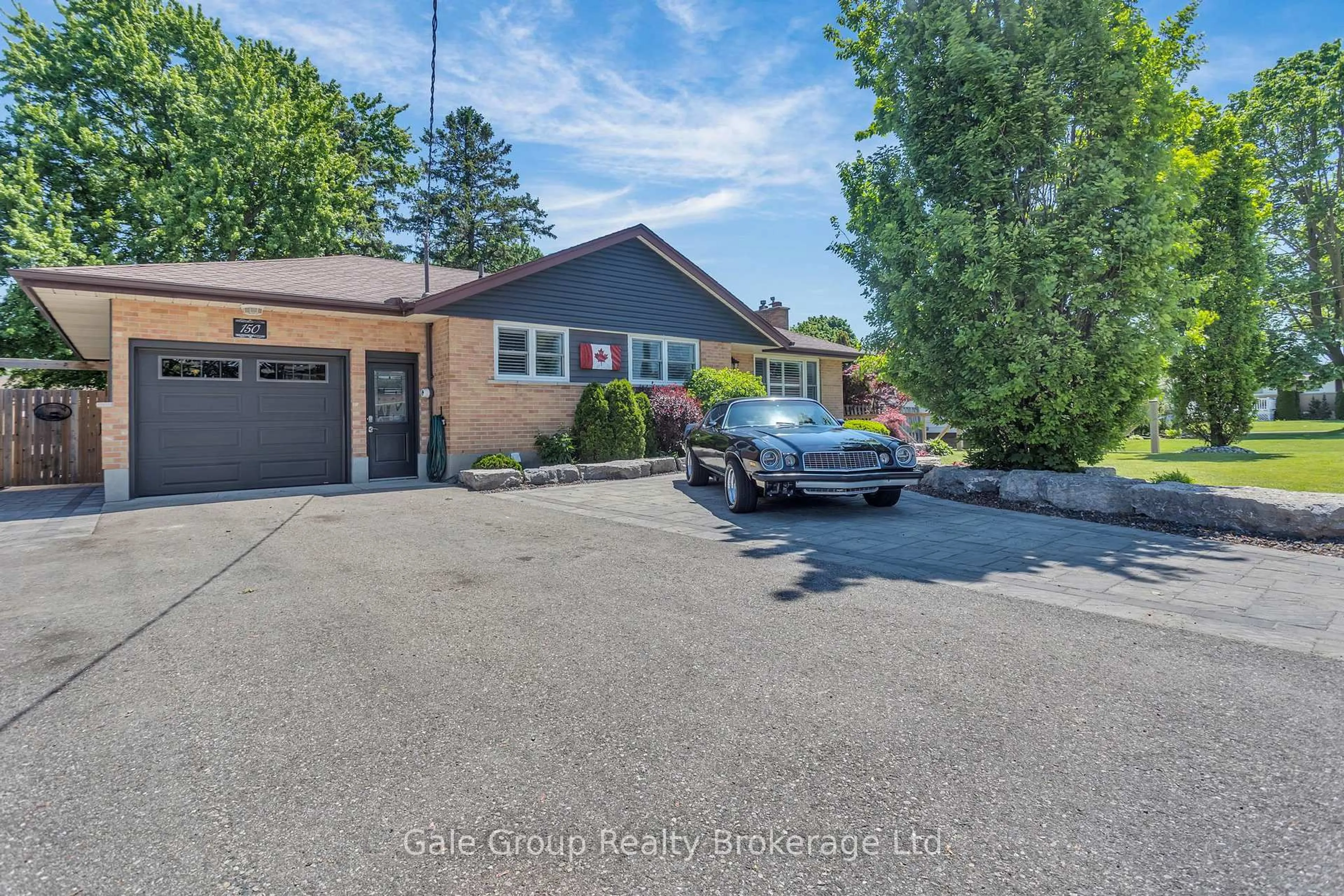 A pic from outside/outdoor area/front of a property/back of a property/a pic from drone, street for 150 SPRINGBANK Ave, Woodstock Ontario N4S 7R1