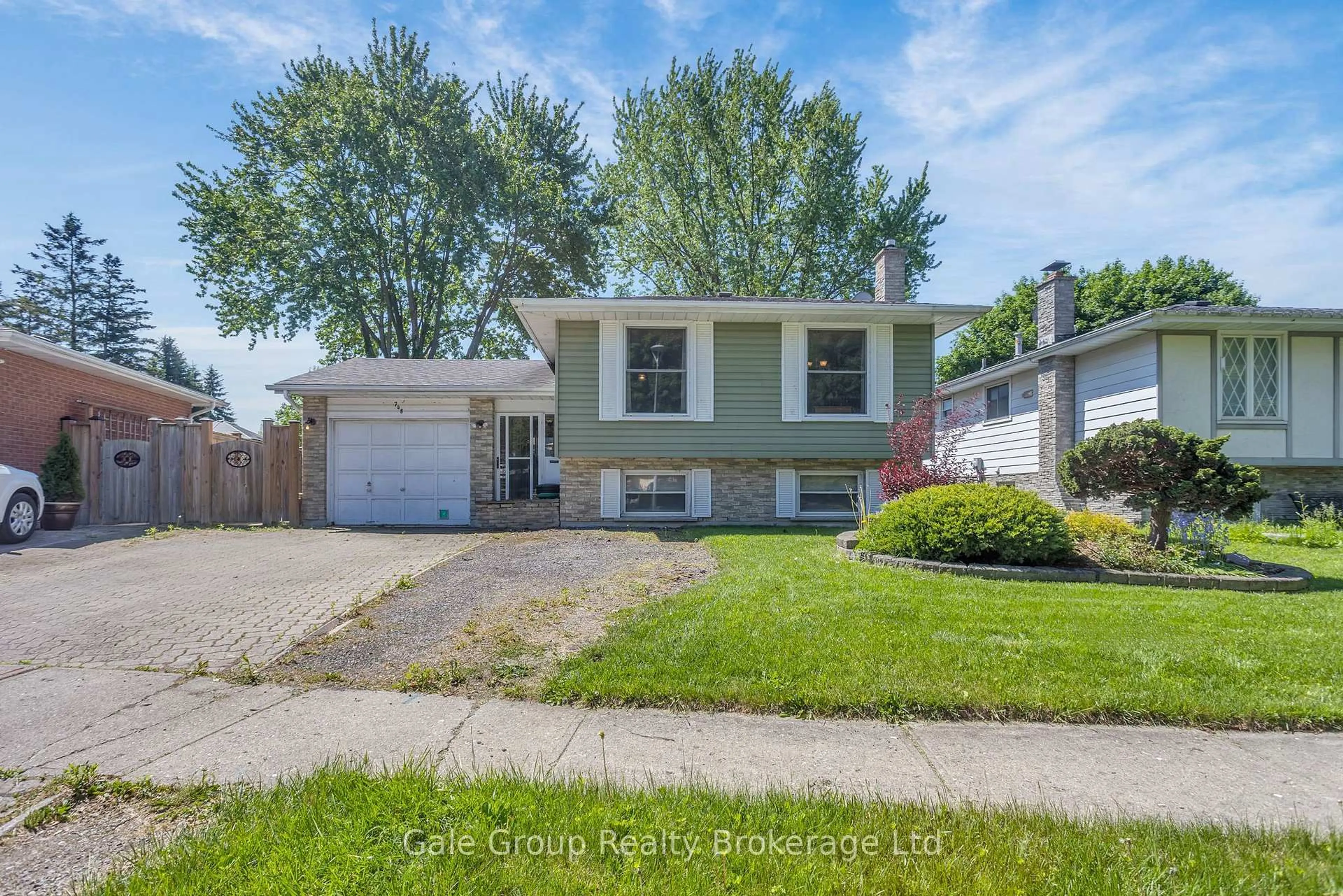 Home with vinyl exterior material, street for 748 BOYLE Dr, Woodstock Ontario N4S 8L9