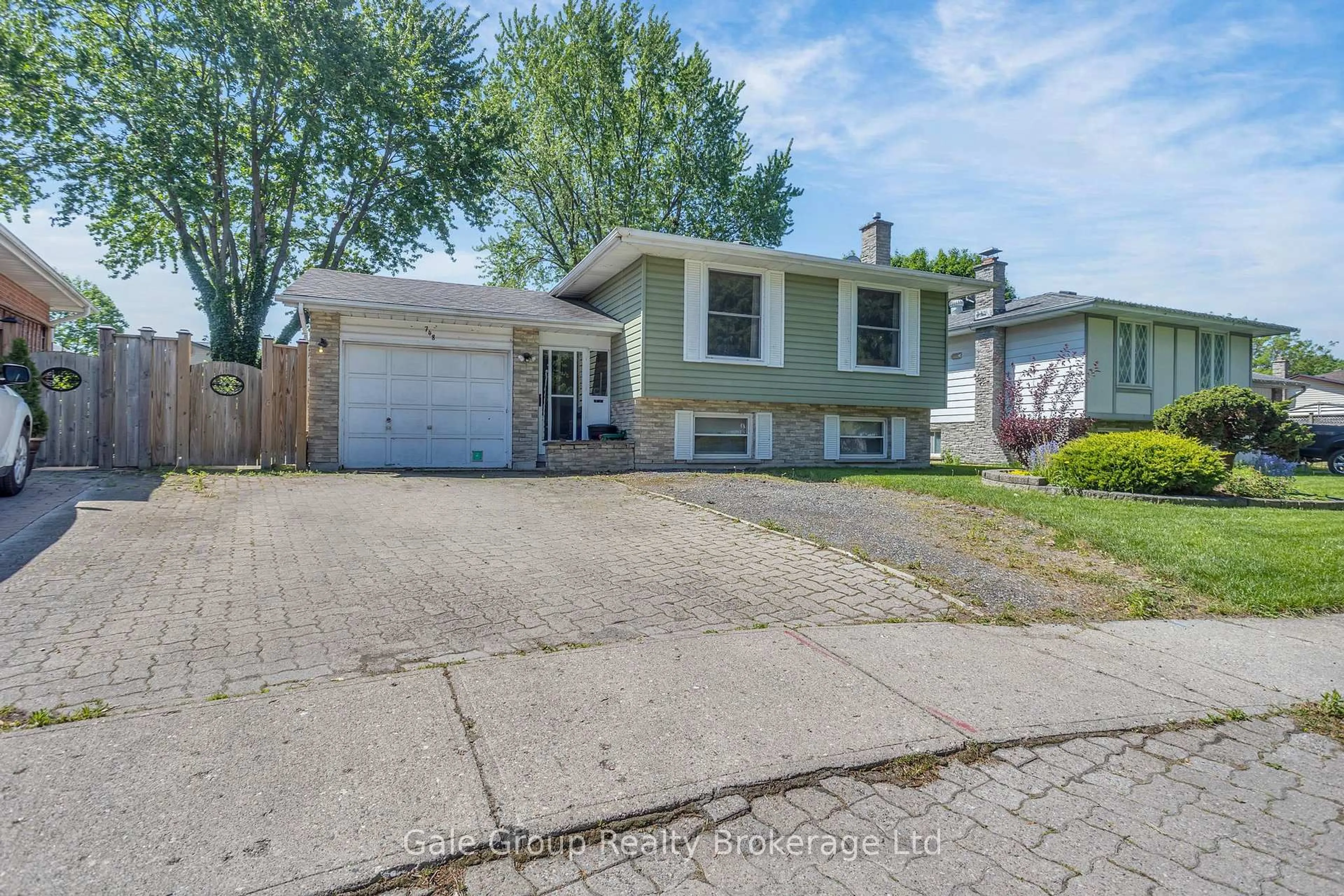 Home with vinyl exterior material, street for 748 BOYLE Dr, Woodstock Ontario N4S 8L9