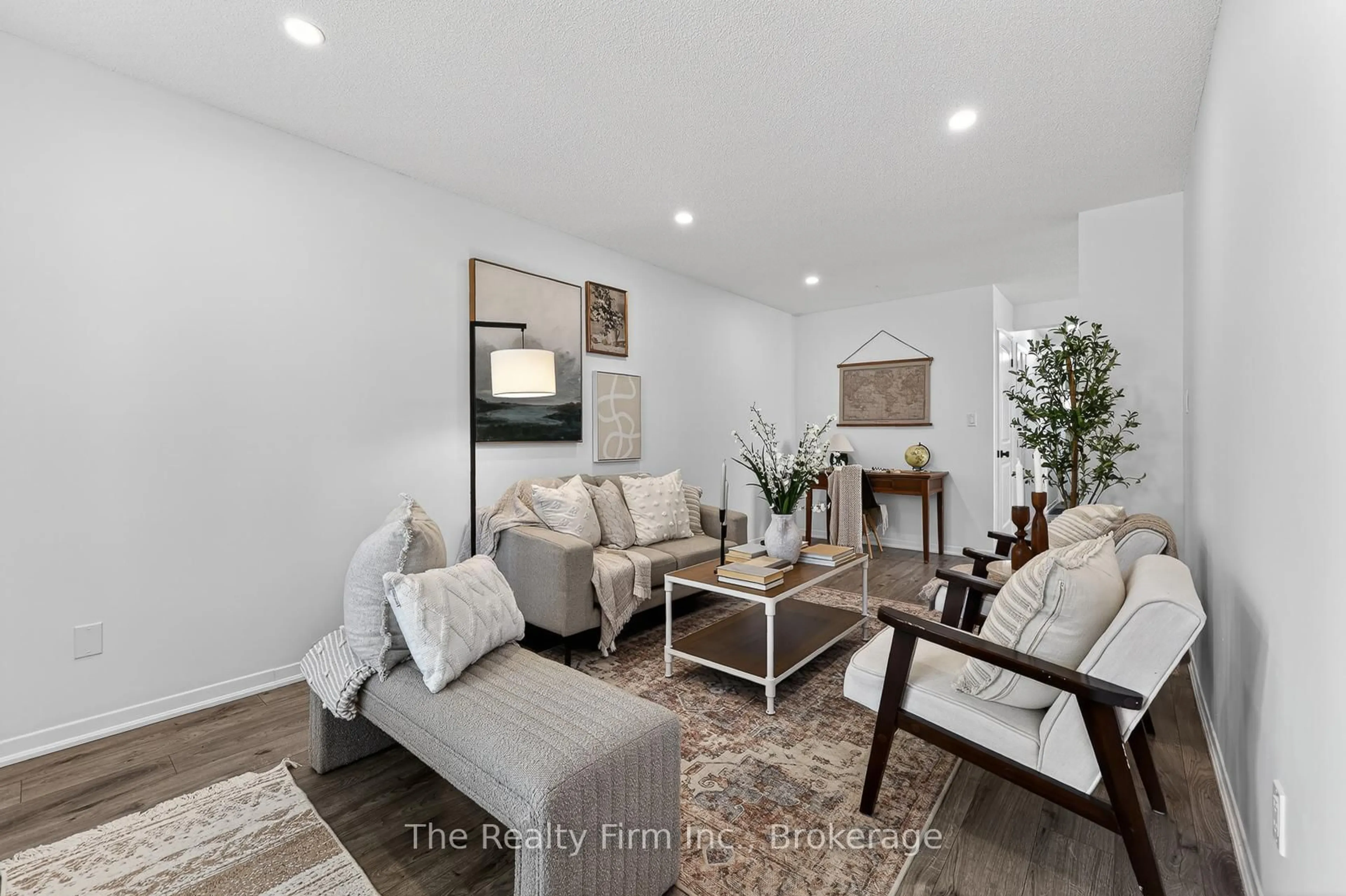 Living room with furniture, unknown for 48 Naskapi St, Woodstock Ontario N4T 1G6