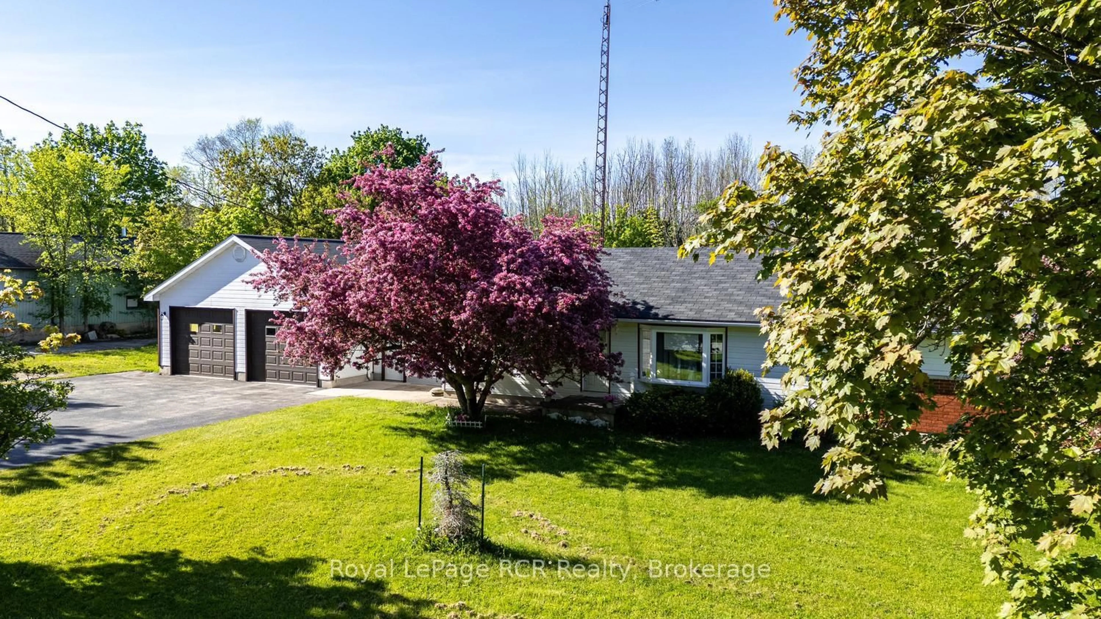 A pic from outside/outdoor area/front of a property/back of a property/a pic from drone, unknown for 873 14th St, Georgian Bluffs Ontario N4K 6V5