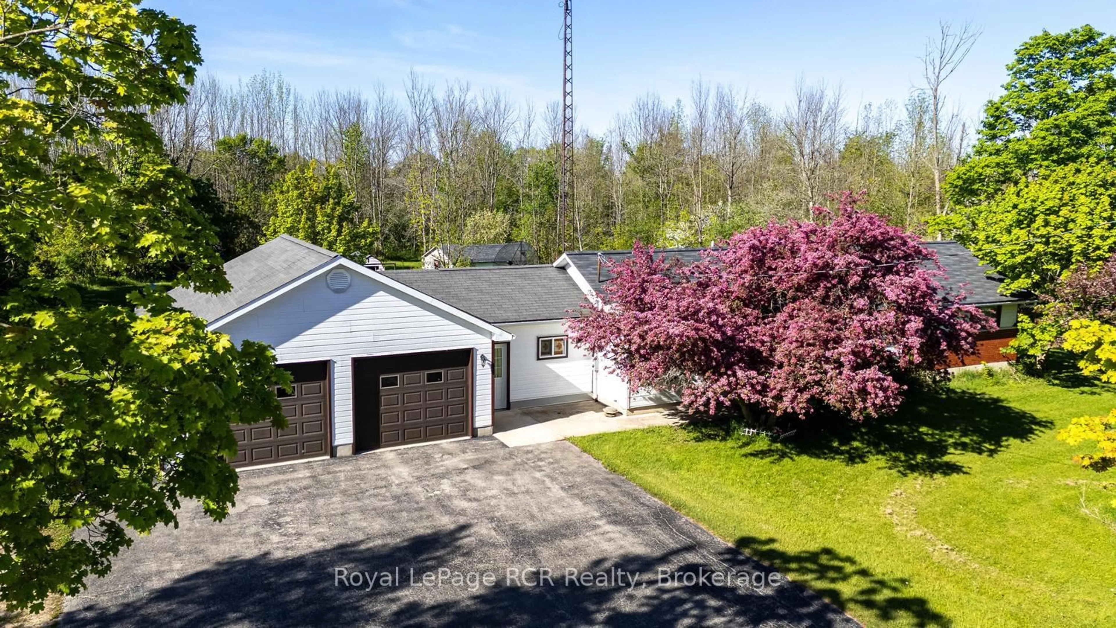 A pic from outside/outdoor area/front of a property/back of a property/a pic from drone, street for 873 14th St, Georgian Bluffs Ontario N4K 6V5