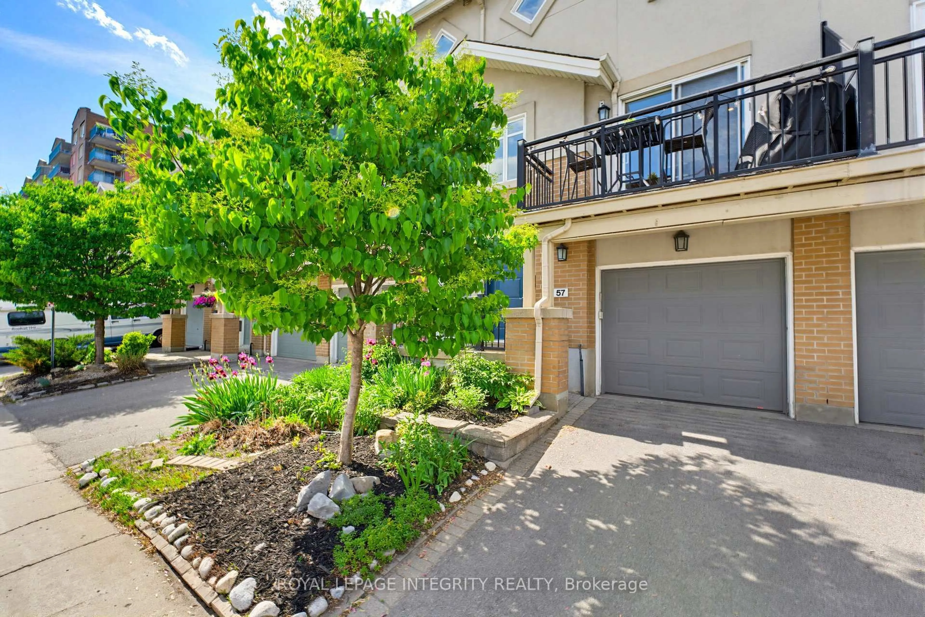 A pic from outside/outdoor area/front of a property/back of a property/a pic from drone, street for 57 Spencer St, Ottawa Ontario K1Y 4W8