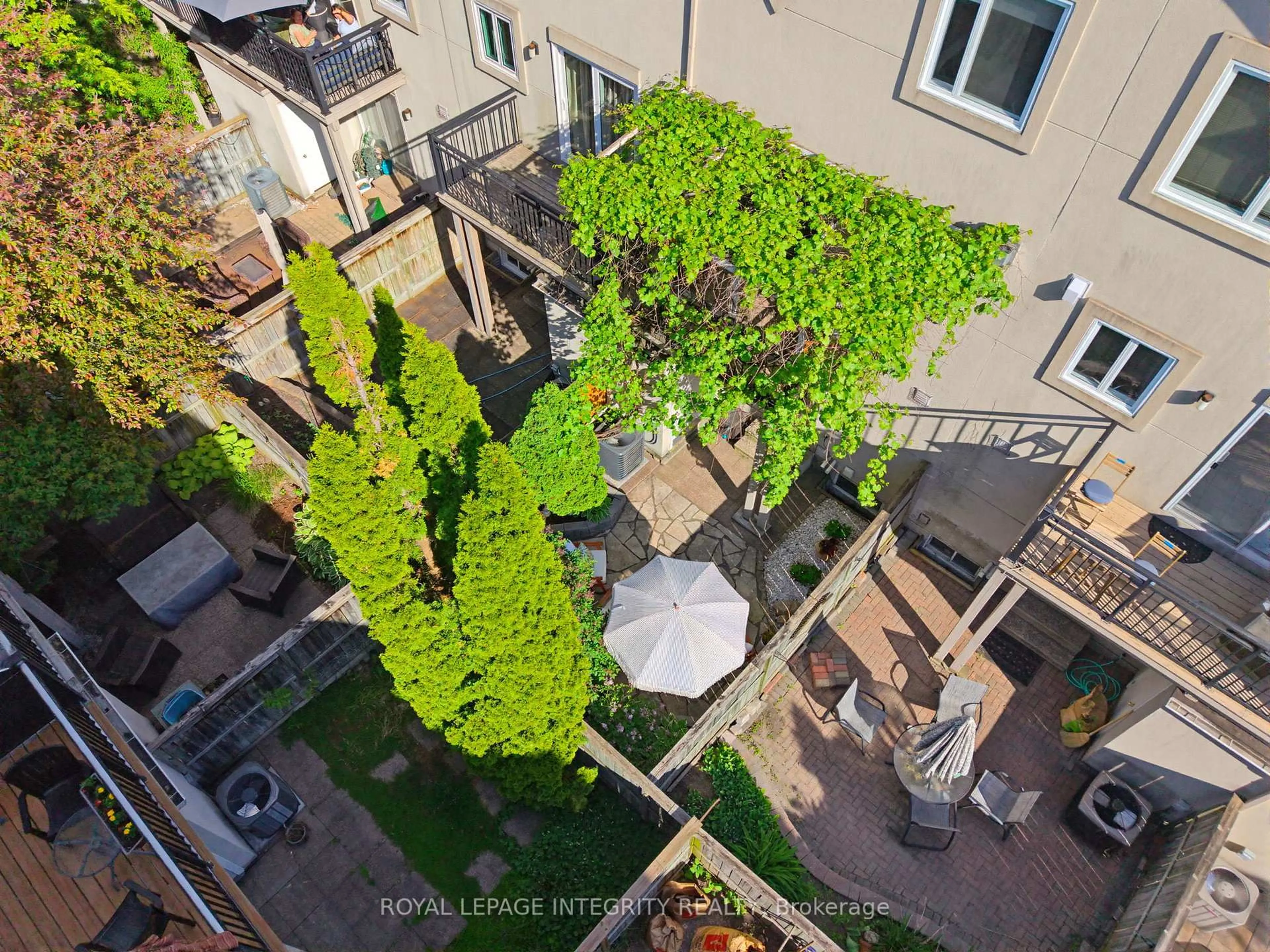 A pic from outside/outdoor area/front of a property/back of a property/a pic from drone, city buildings view from balcony for 57 Spencer St, Ottawa Ontario K1Y 4W8
