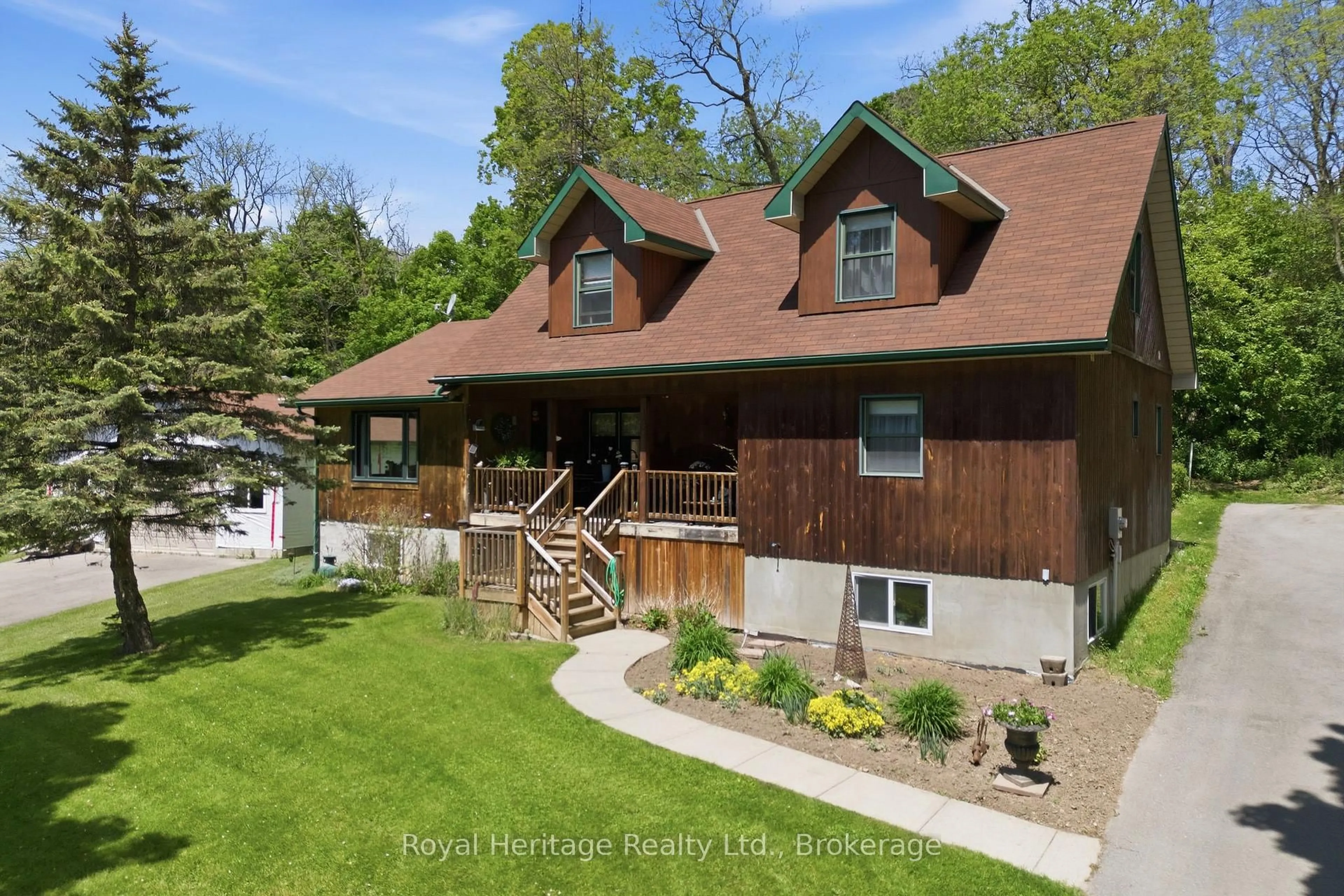 A pic from outside/outdoor area/front of a property/back of a property/a pic from drone, unknown for 9312 Danforth Rd, Hamilton Township Ontario K9A 4J8