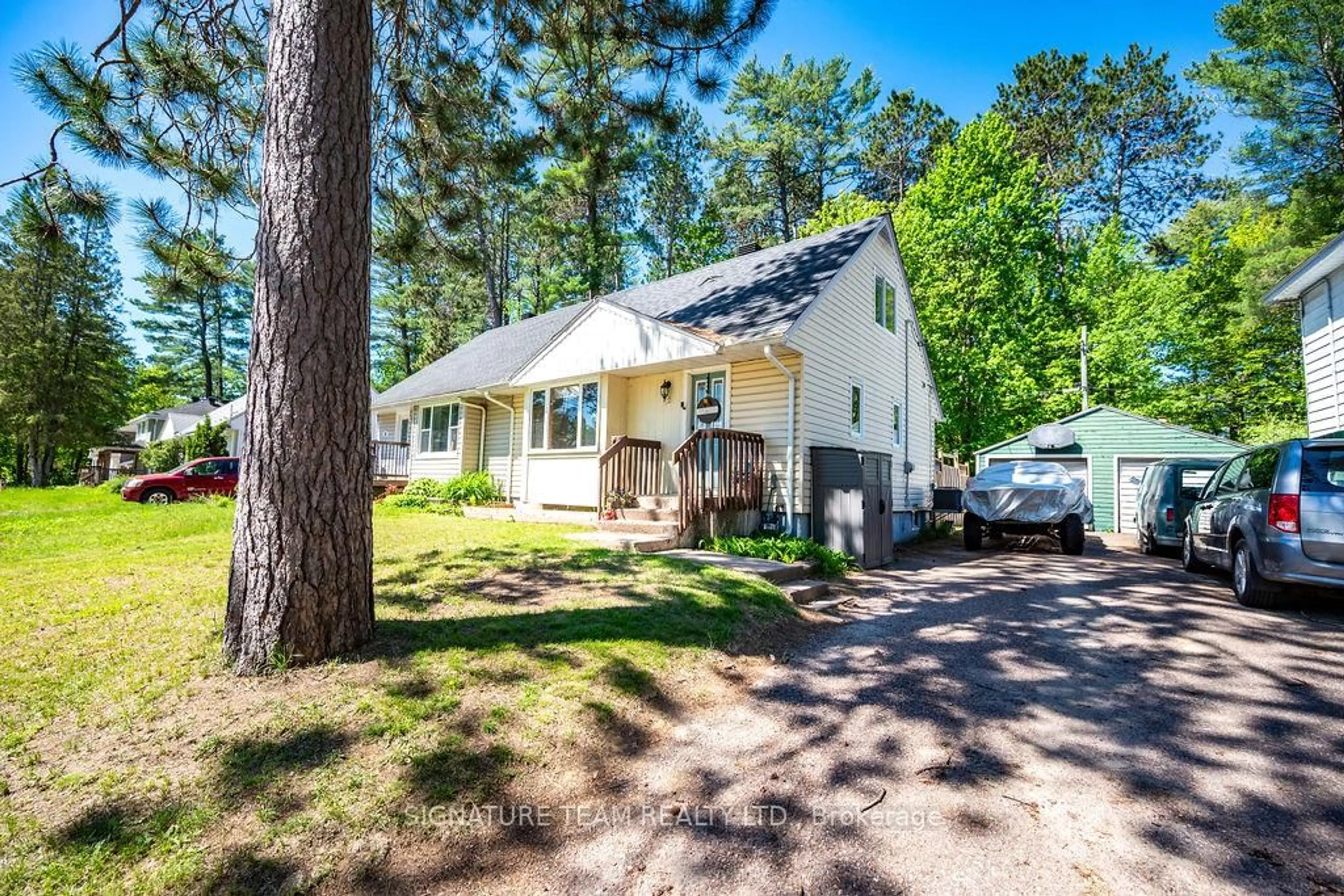 Home with vinyl exterior material, unknown for 19 Thomson Cres, Deep River Ontario K0J 1P0