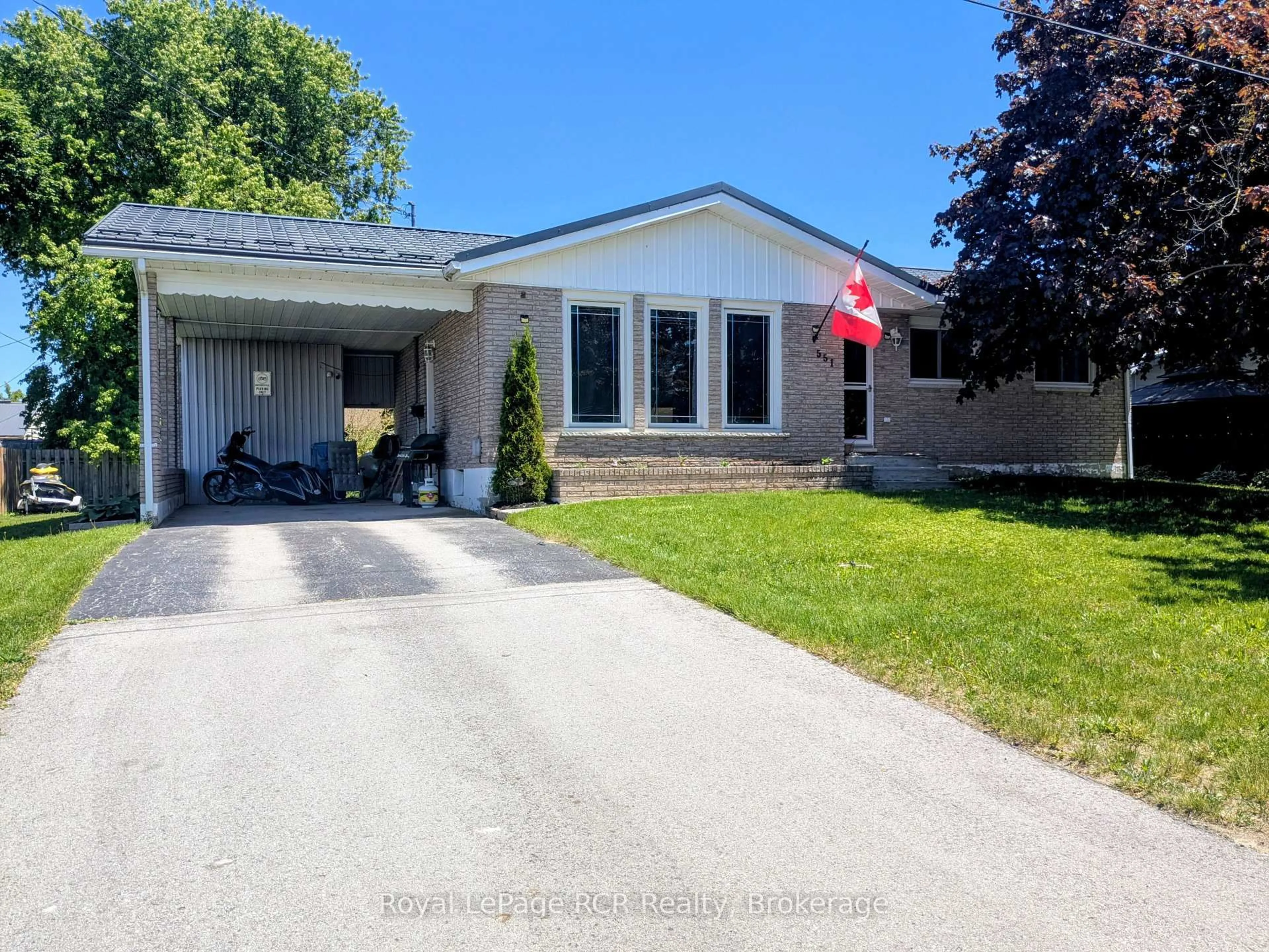 Home with vinyl exterior material, street for 551 15th Ave, Hanover Ontario N4N 3J2