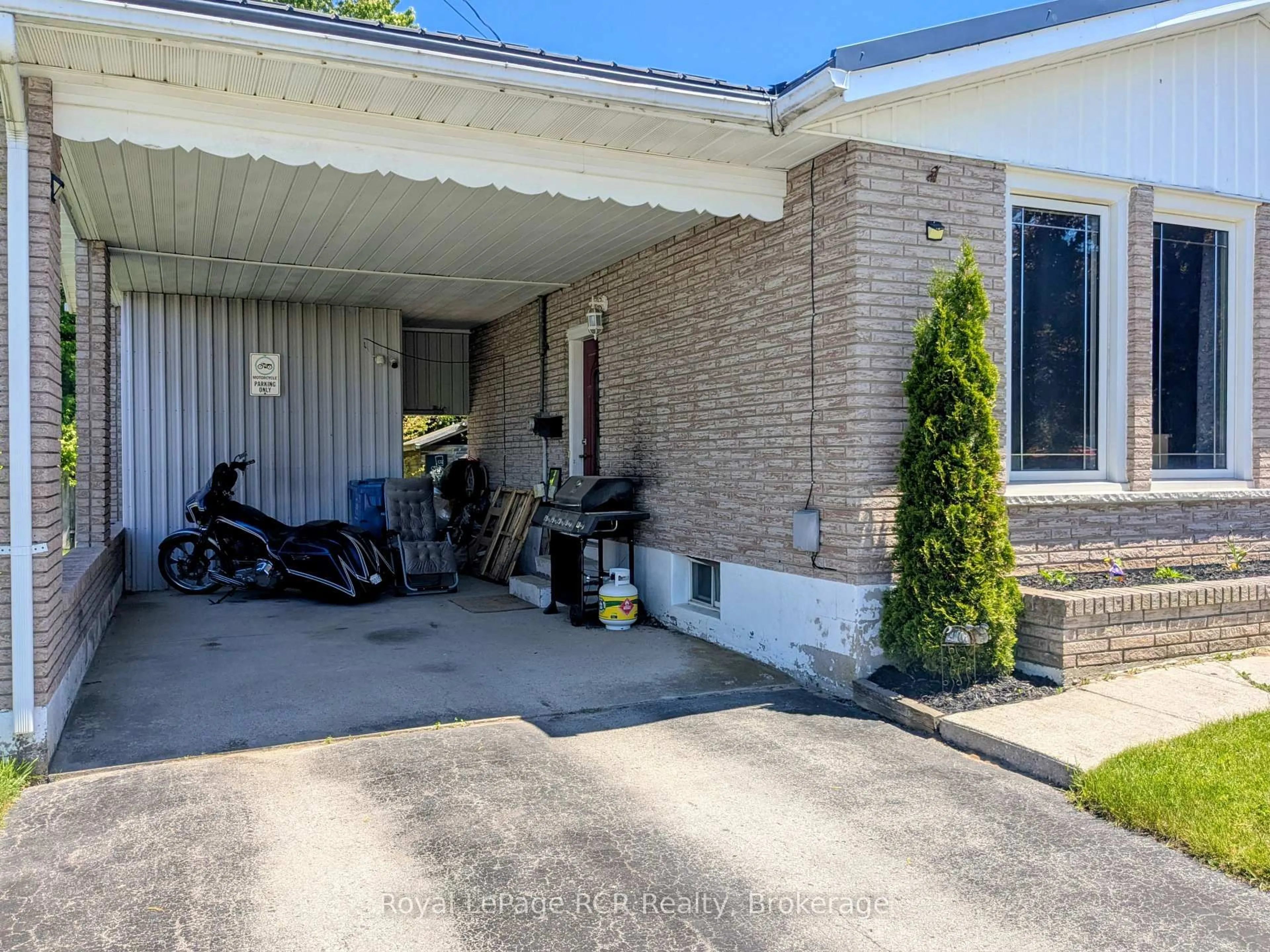 Unknown for 551 15th Ave, Hanover Ontario N4N 3J2