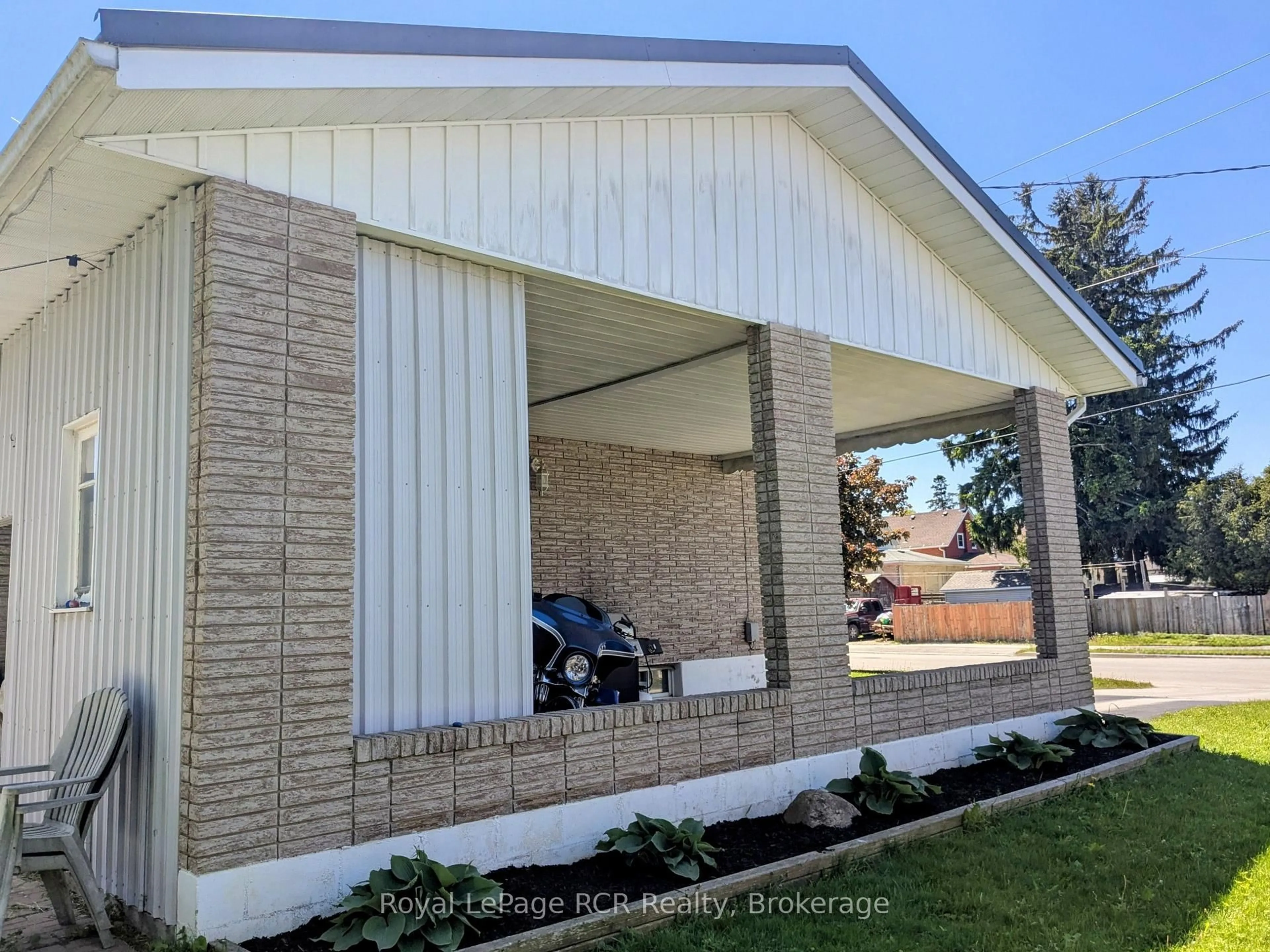 Home with brick exterior material, street for 551 15th Ave, Hanover Ontario N4N 3J2