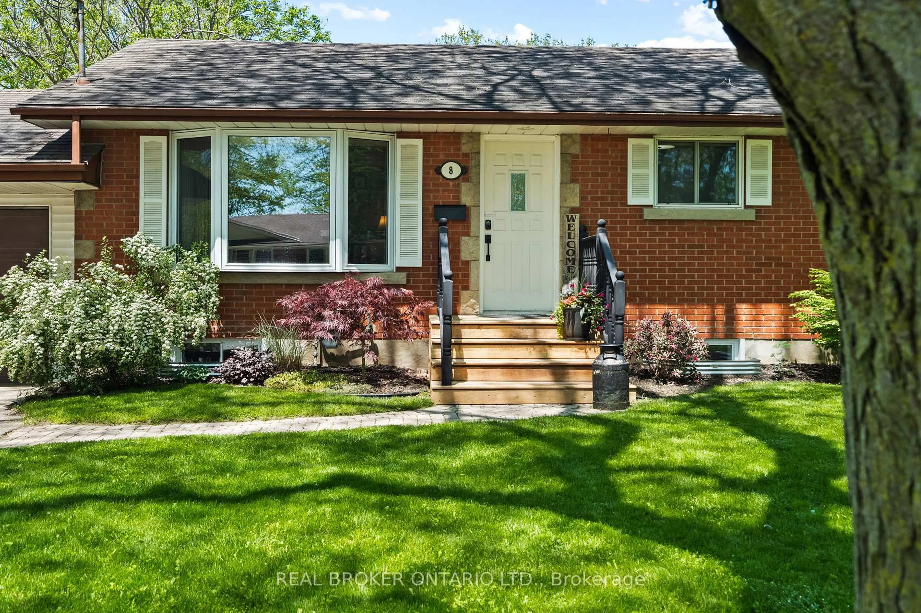 Home with brick exterior material, street for 8 Goldsmith Ave, St. Catharines Ontario L2M 2V8