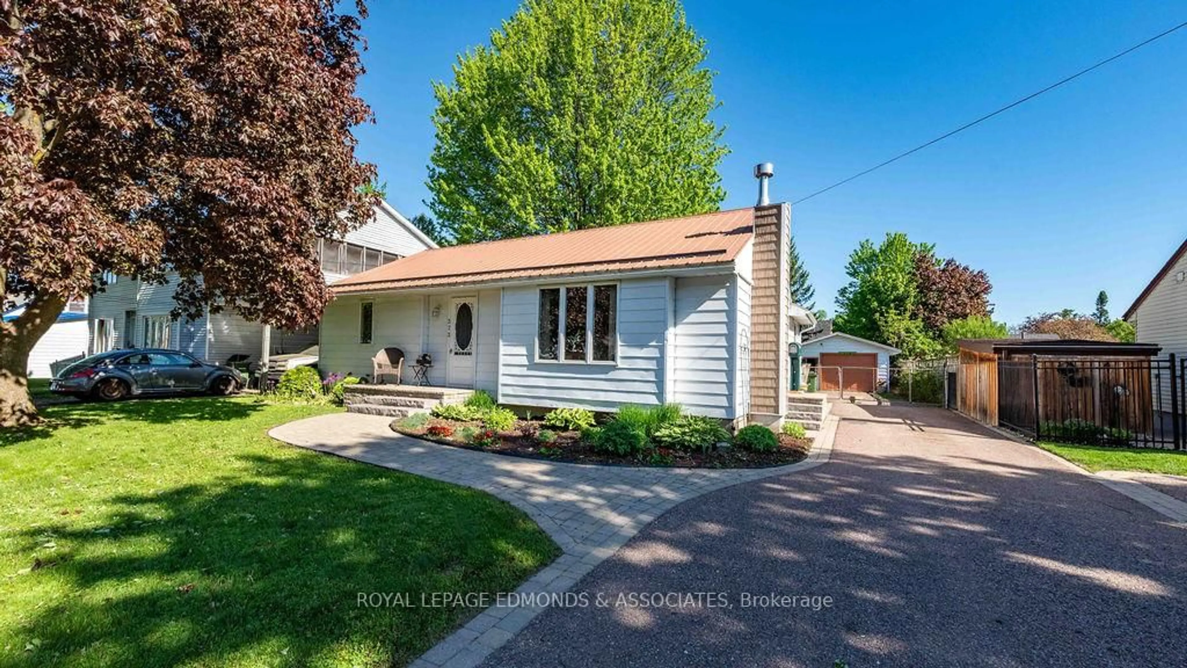Home with vinyl exterior material, street for 373 Morris St, Pembroke Ontario K8A 2L7