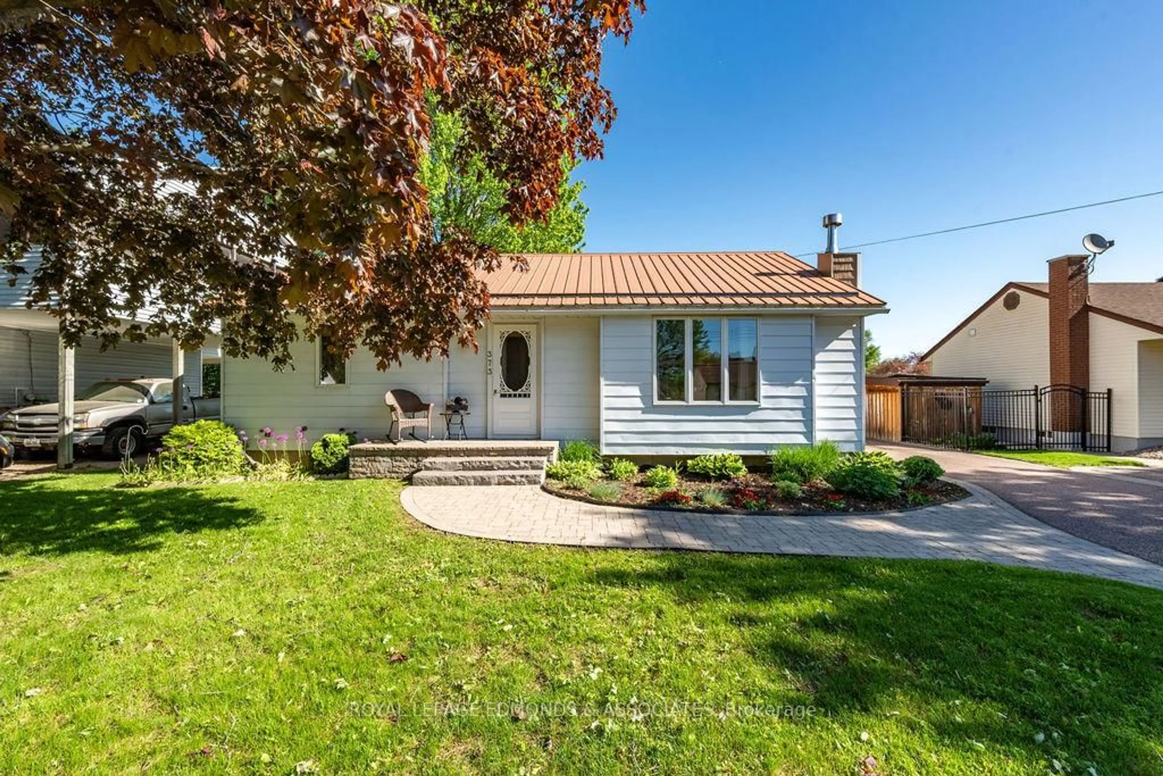 Home with vinyl exterior material, street for 373 Morris St, Pembroke Ontario K8A 2L7